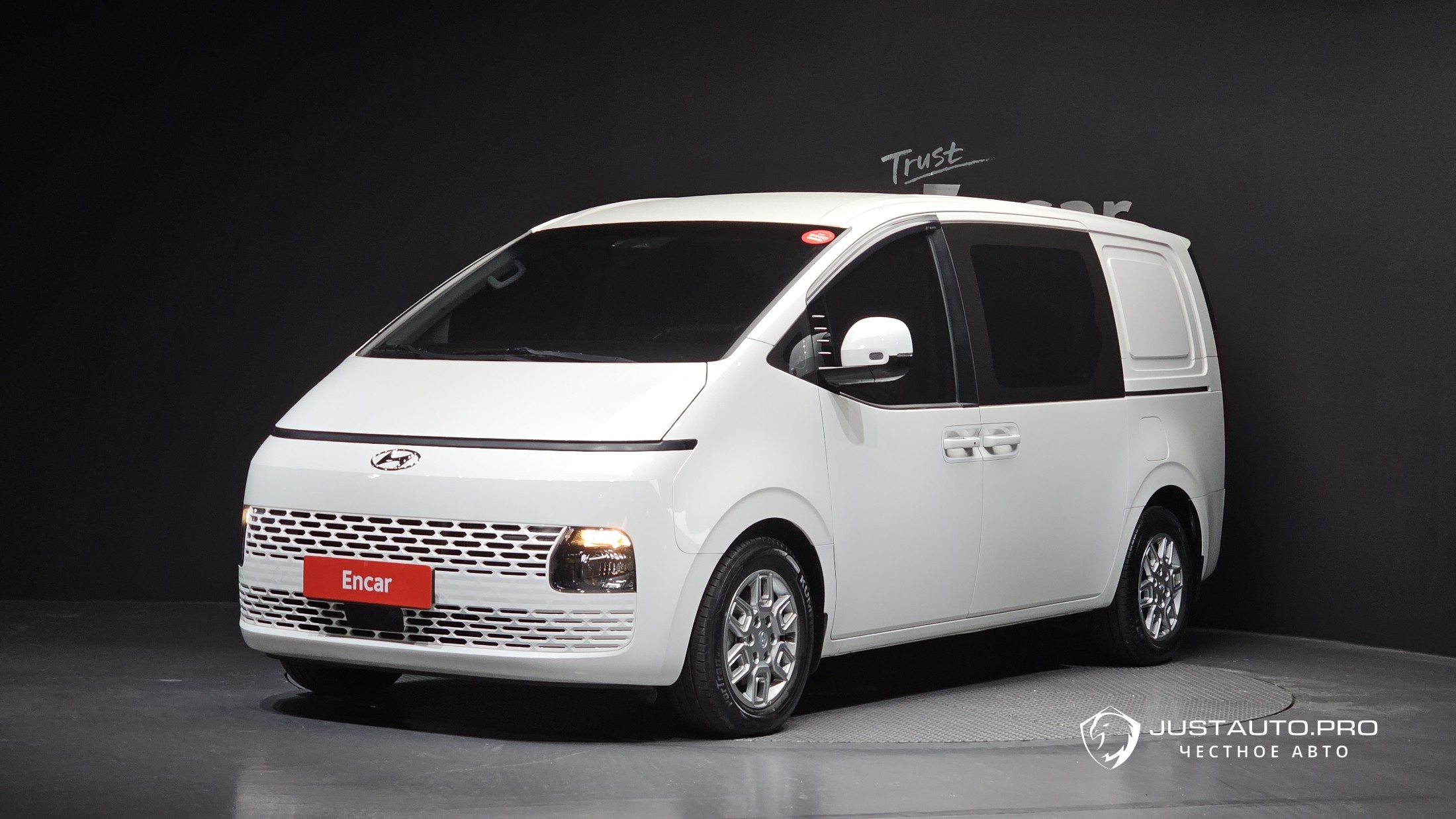 Автомобиль Hyundai Staria