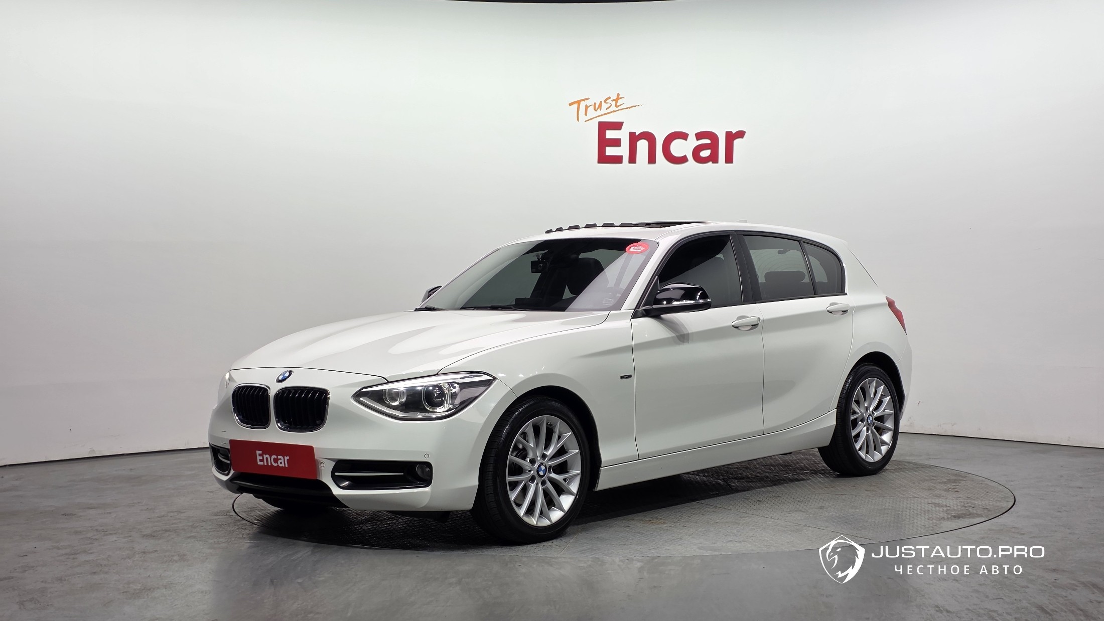 Автомобиль BMW 1-Series