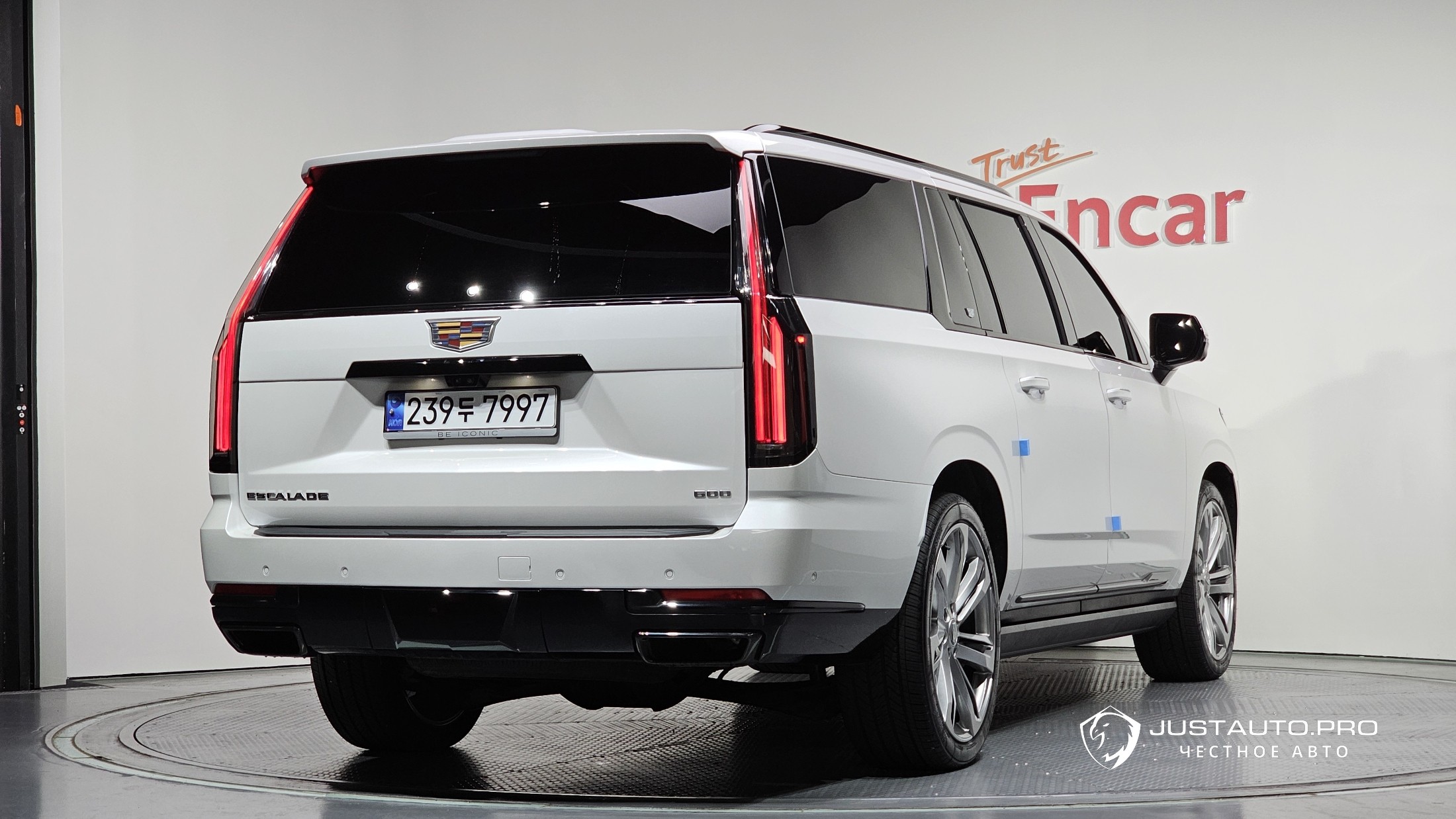Автомобиль Cadillac Escalade