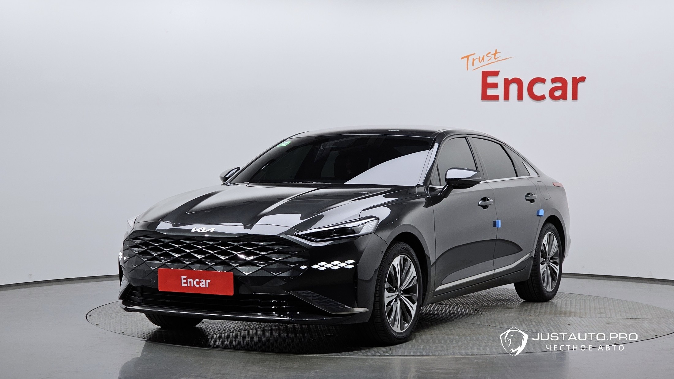 Автомобиль Kia K8