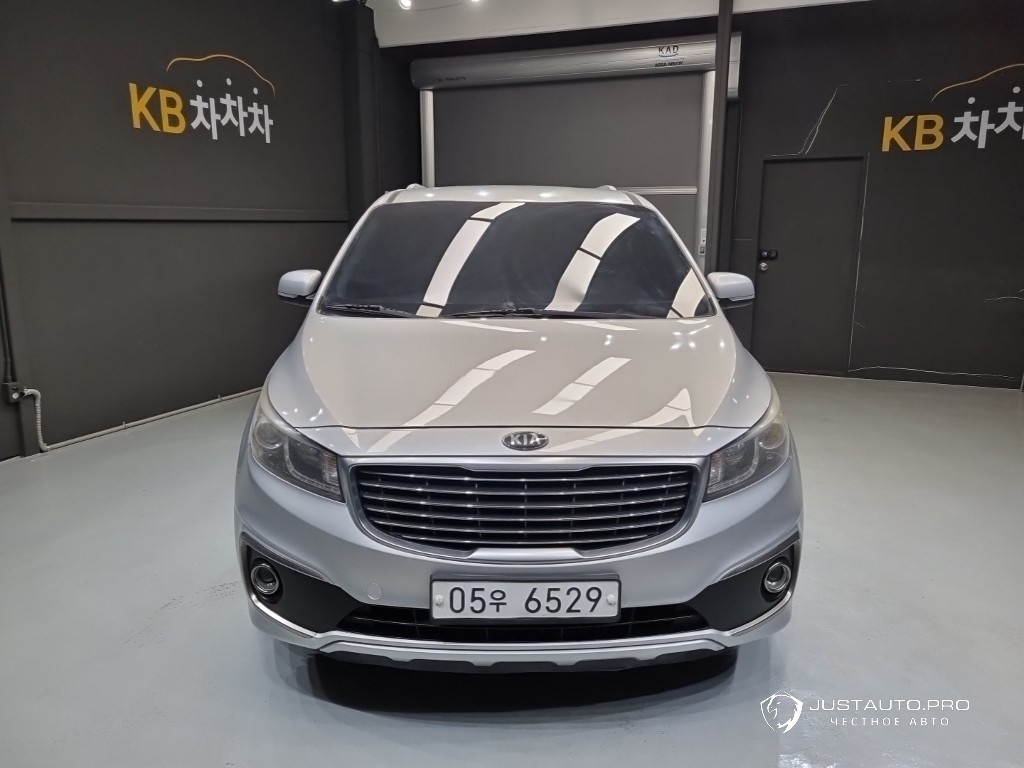 Автомобиль Kia Canival