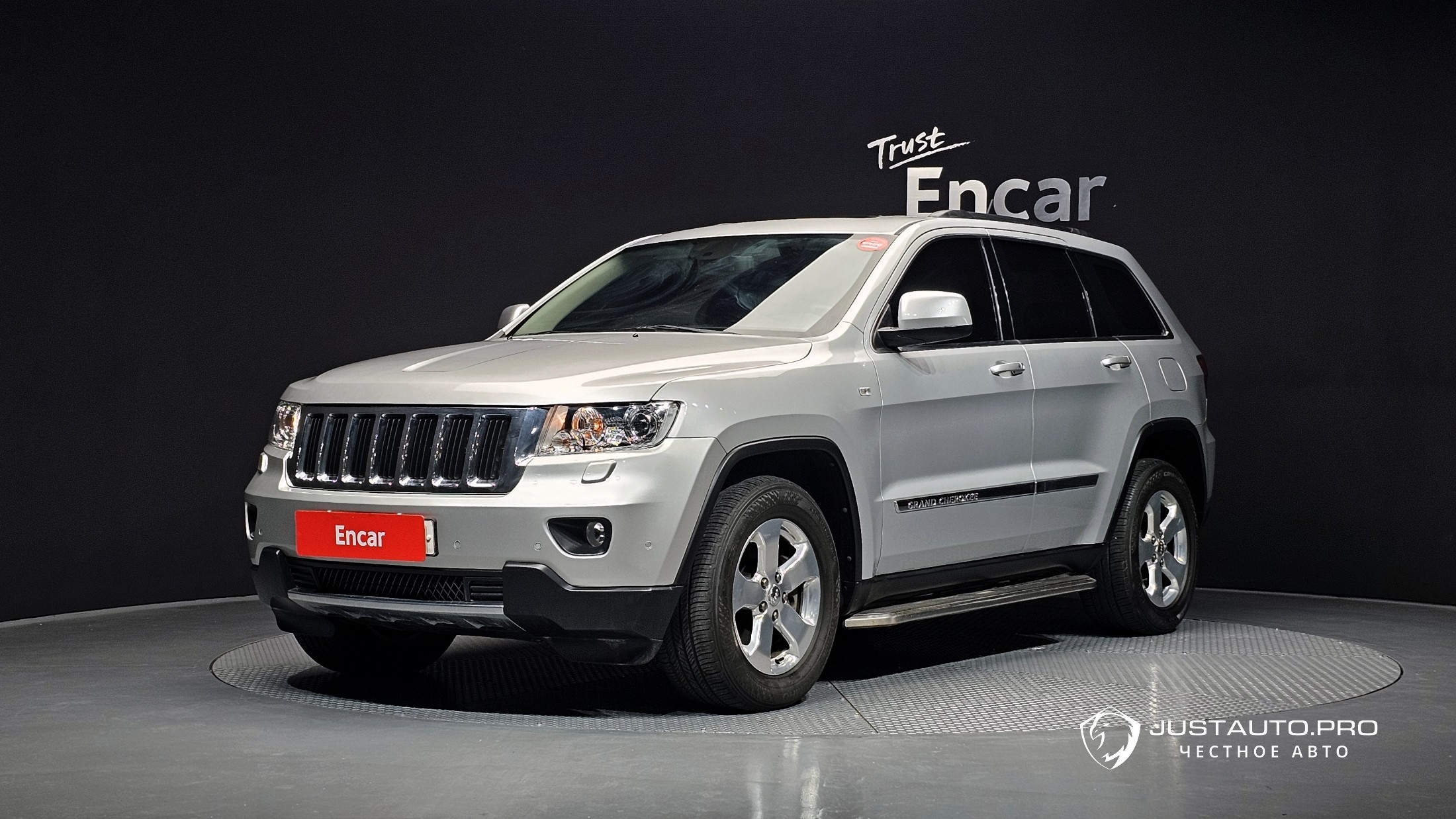 Автомобиль Jeep Cherokee