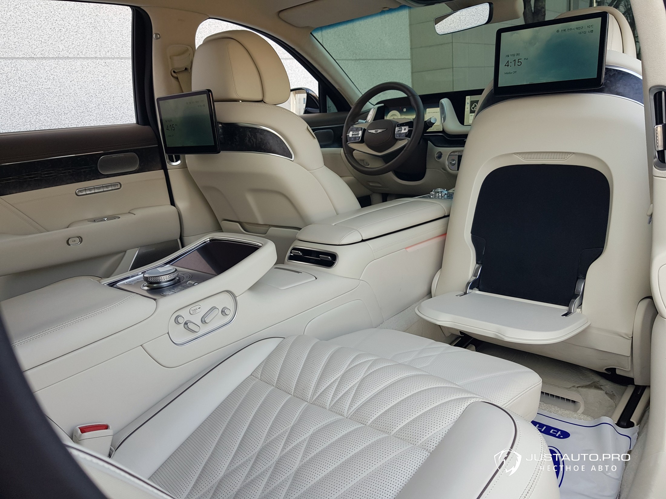 Автомобиль Genesis G90