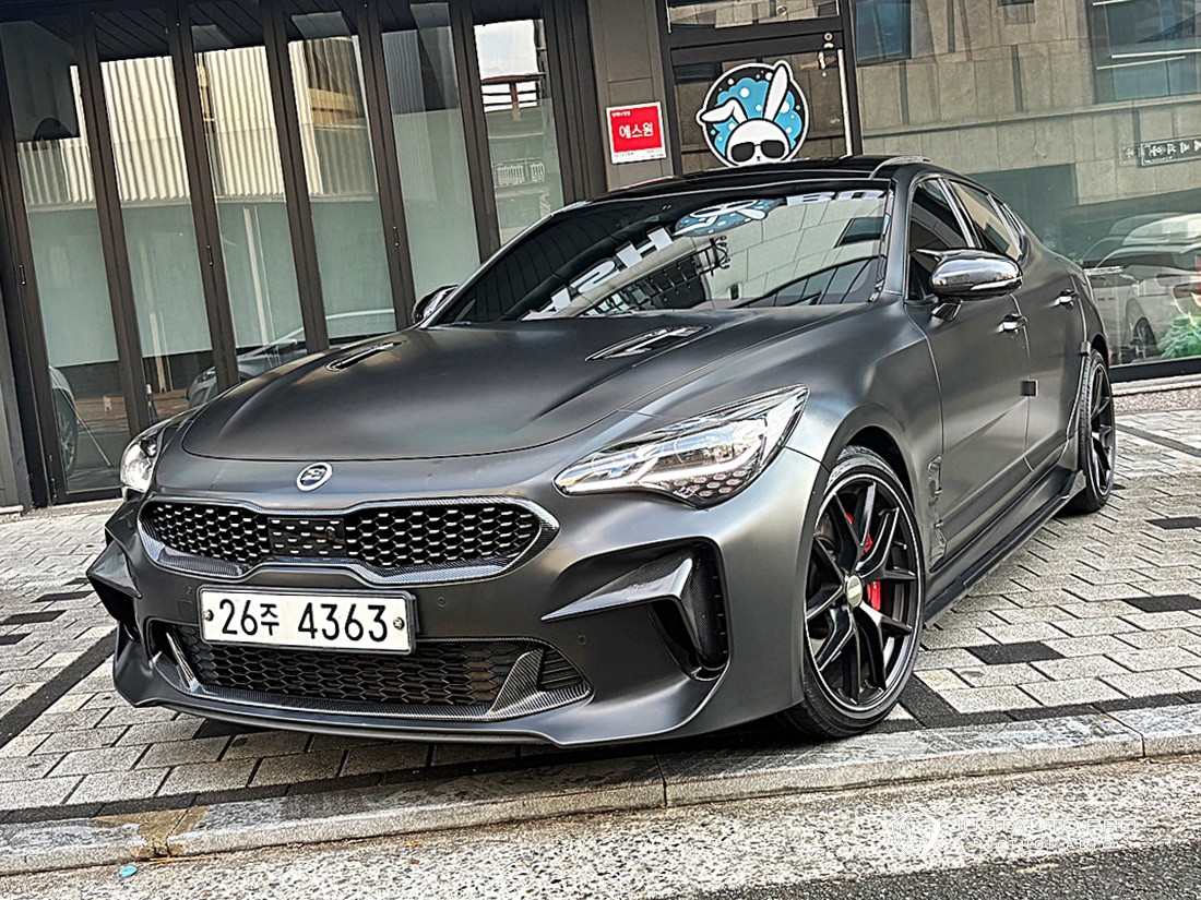 Автомобиль Kia Stinger