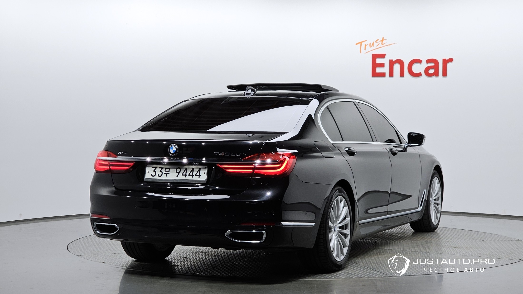 Автомобиль BMW 7-Series