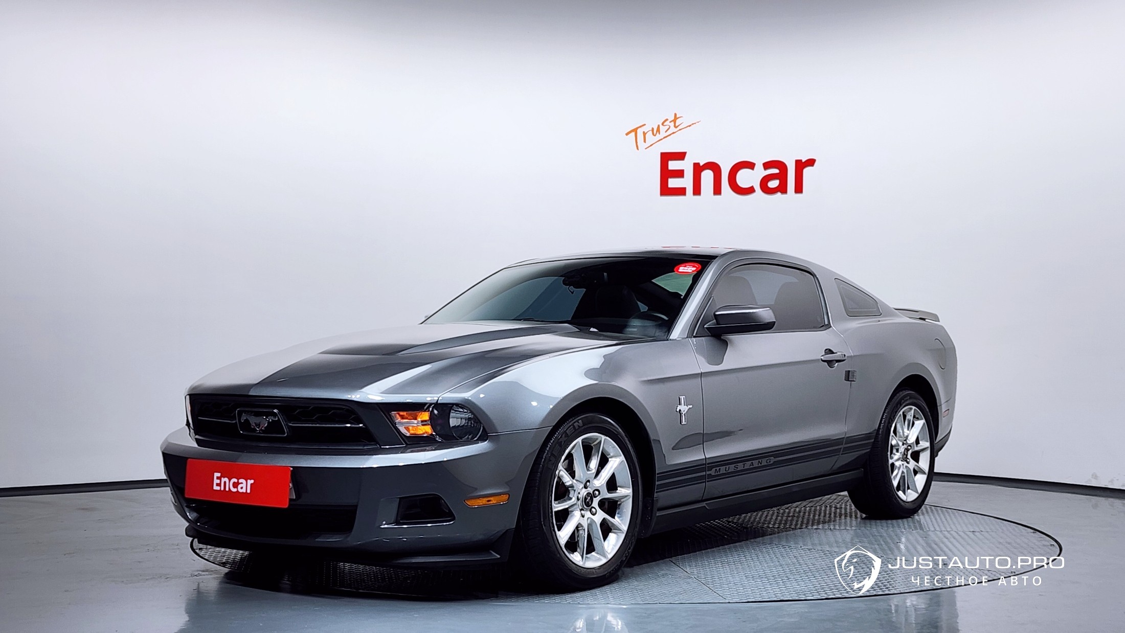 Автомобиль Ford Mustang