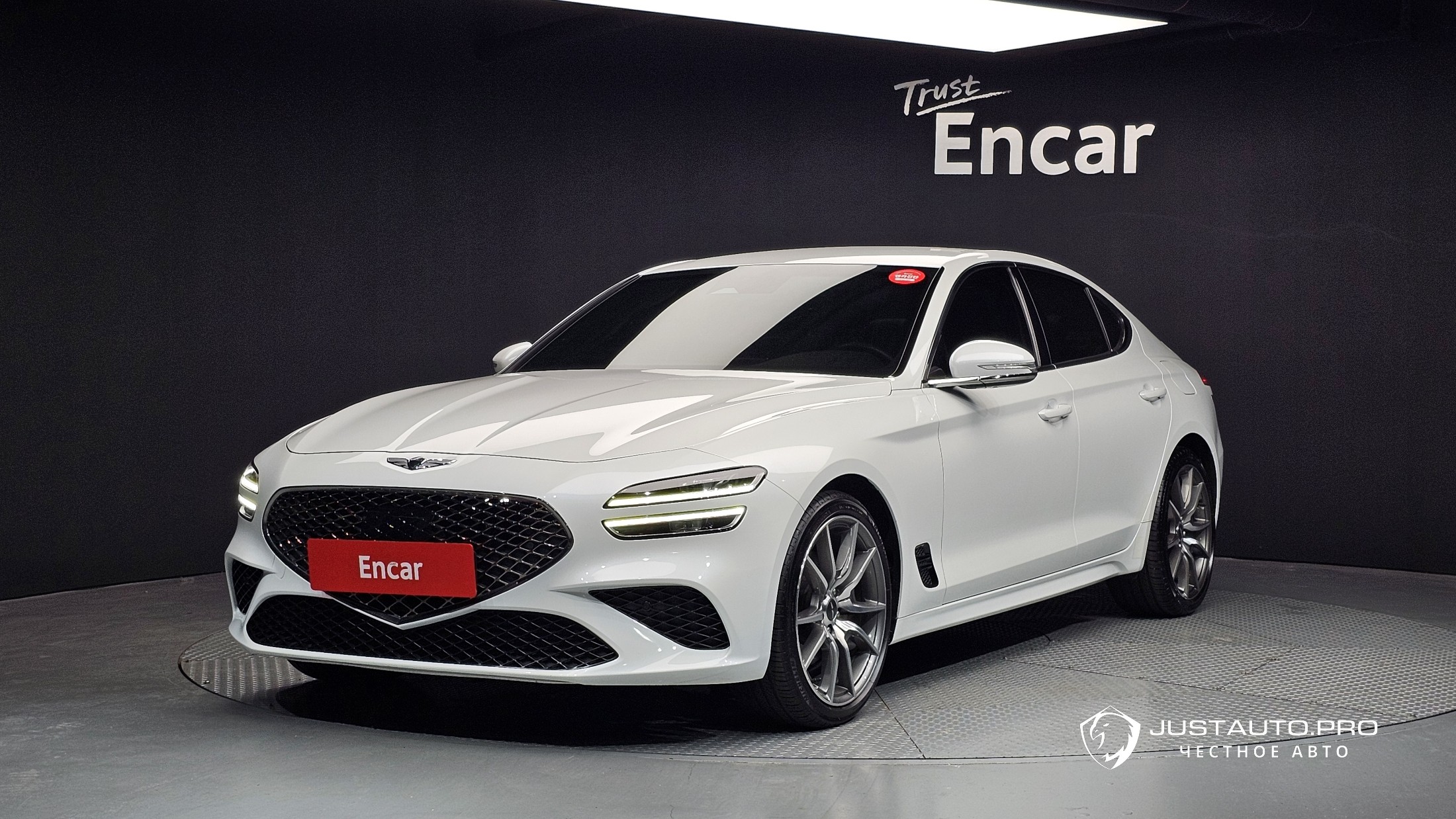 Автомобиль Genesis G70