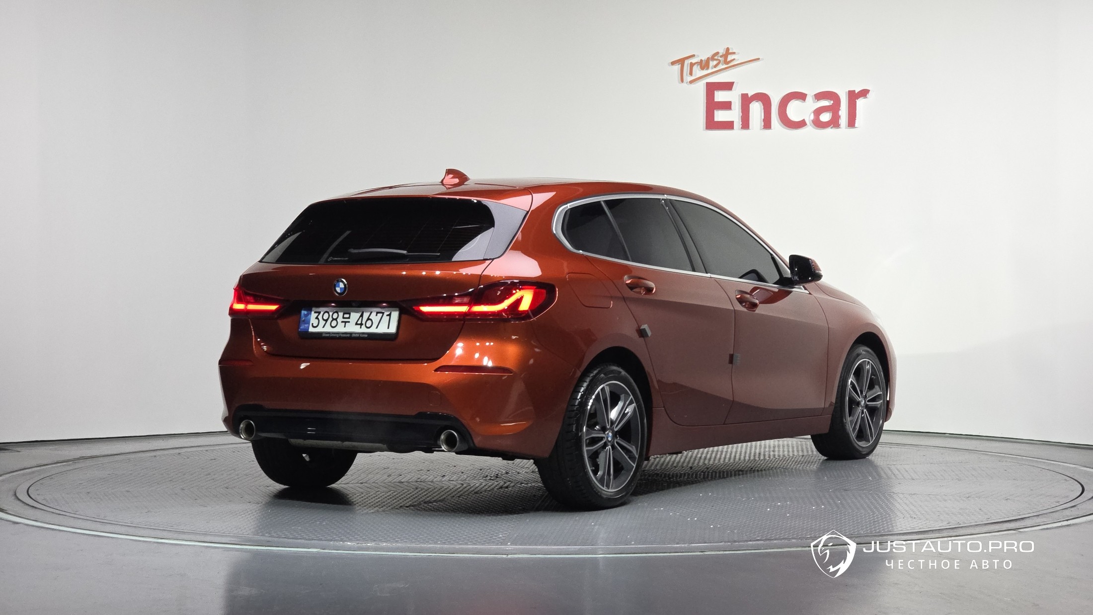 Автомобиль BMW 1-Series