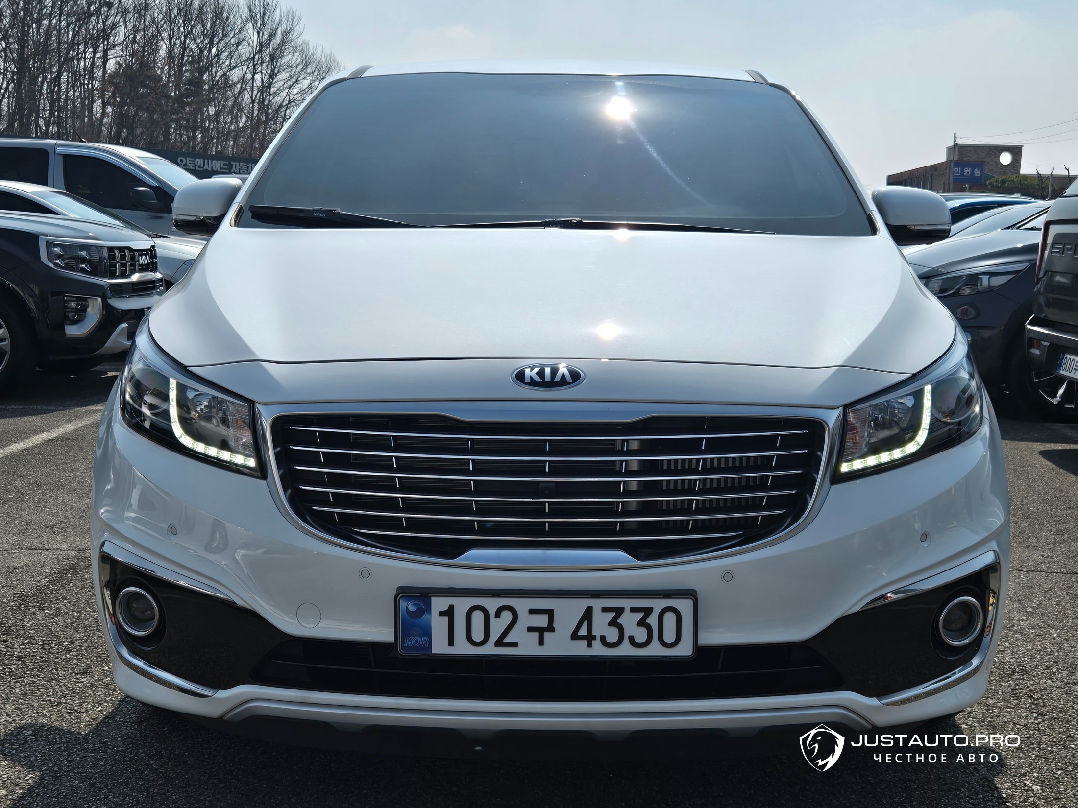 Автомобиль Kia Canival