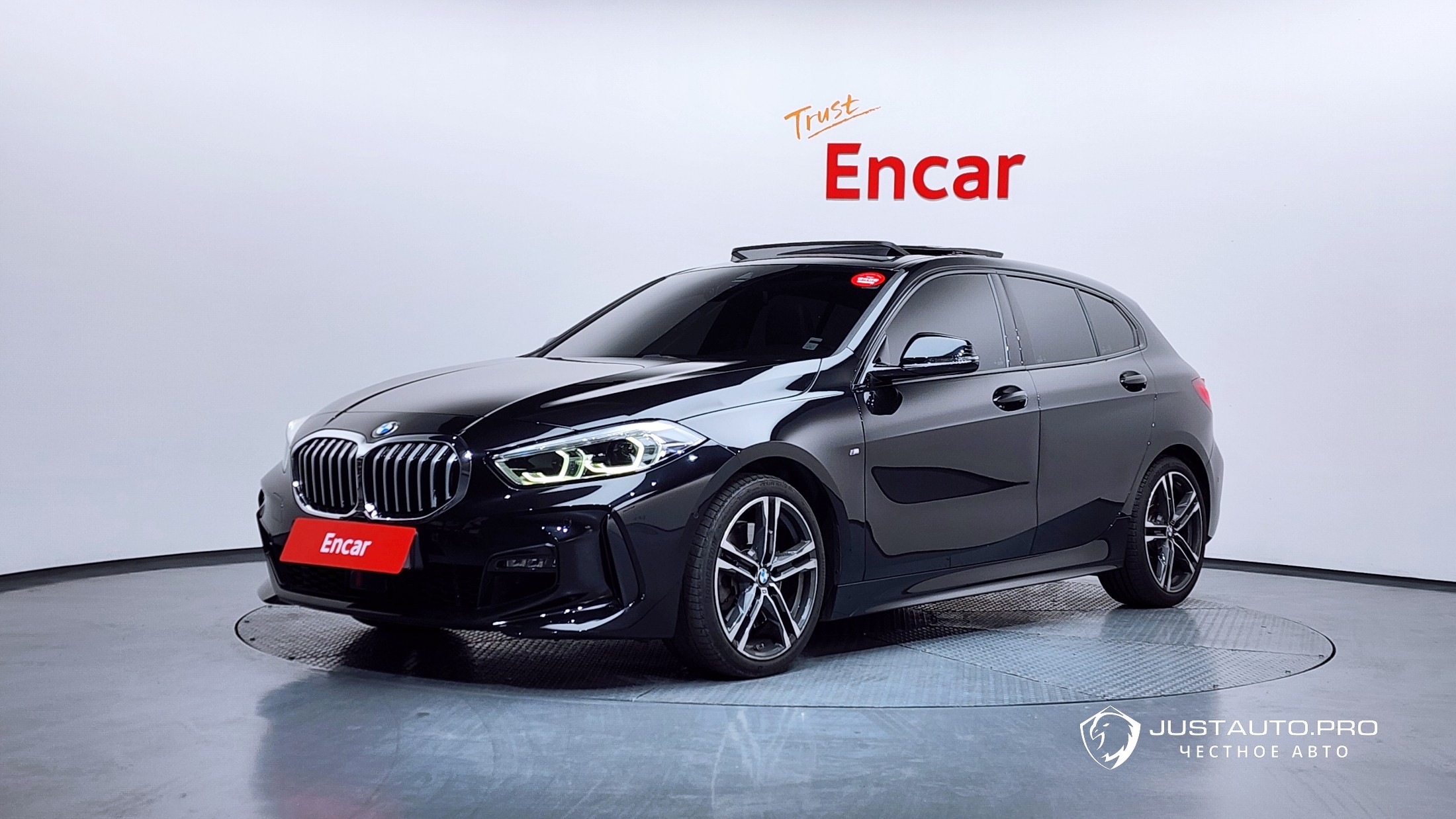 Автомобиль BMW 1-Series