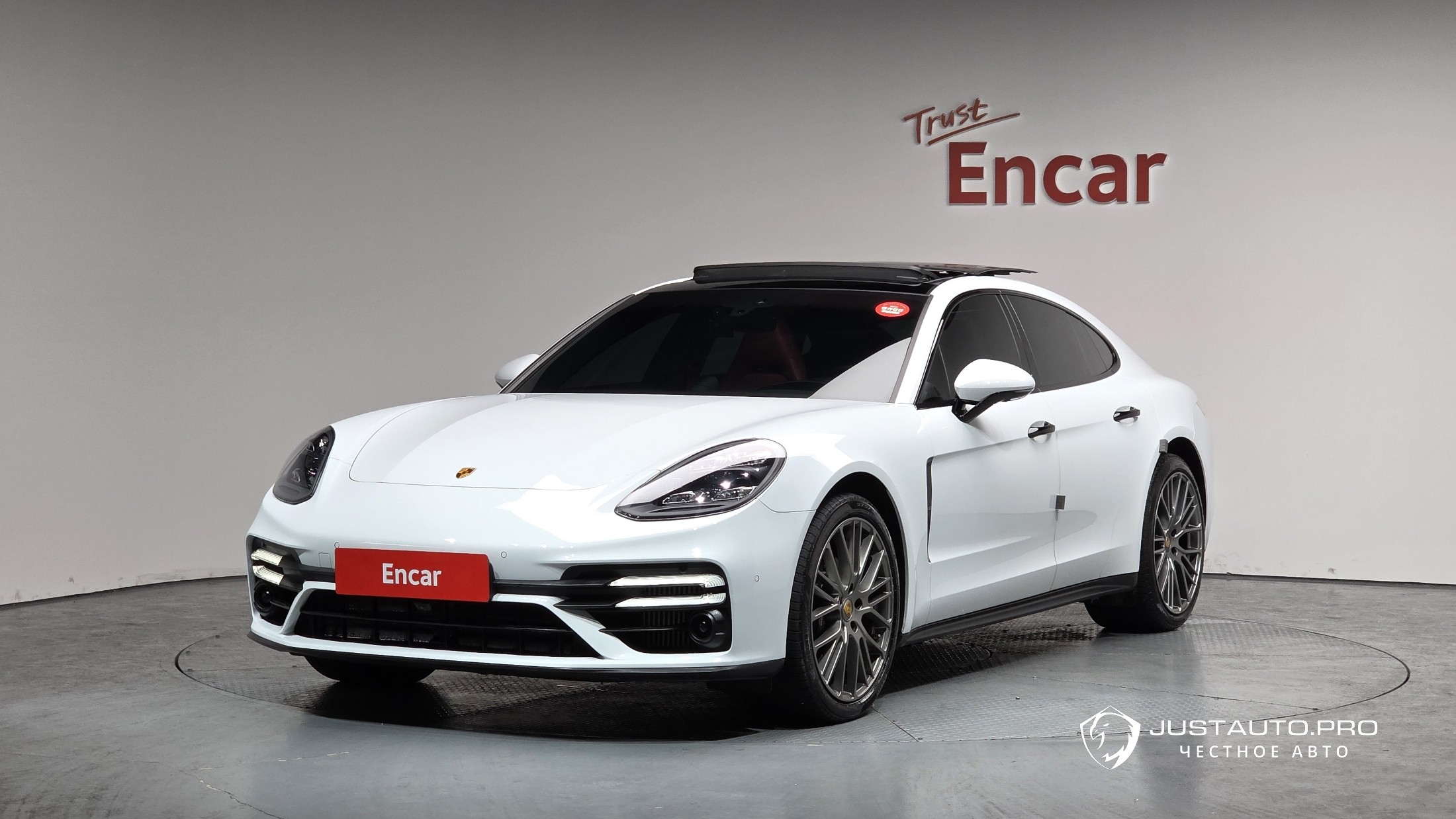 Автомобиль Porsche Panamera