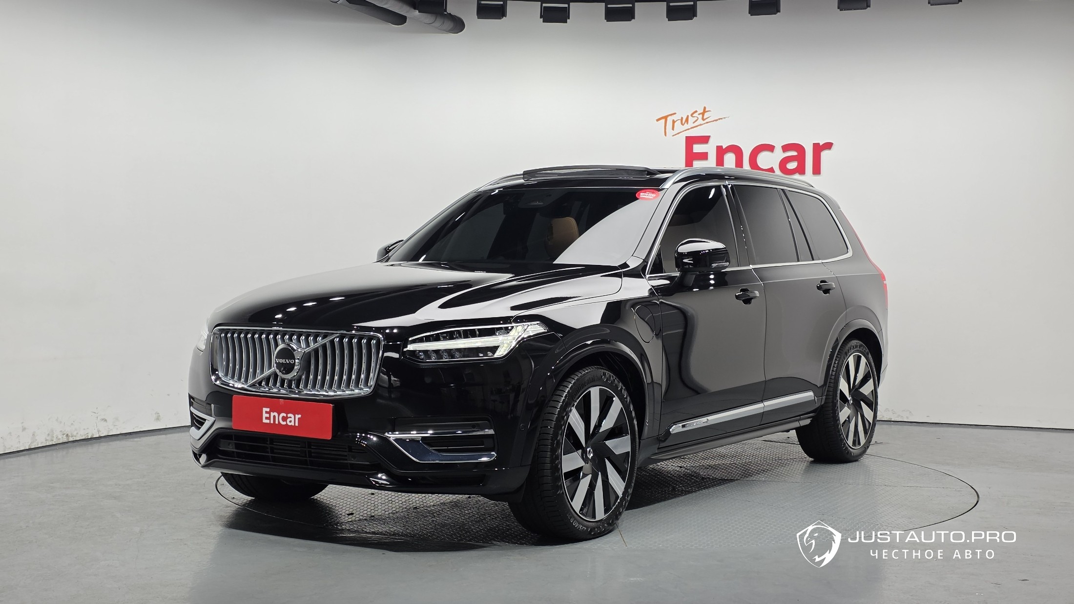 Автомобиль Volvo XC90