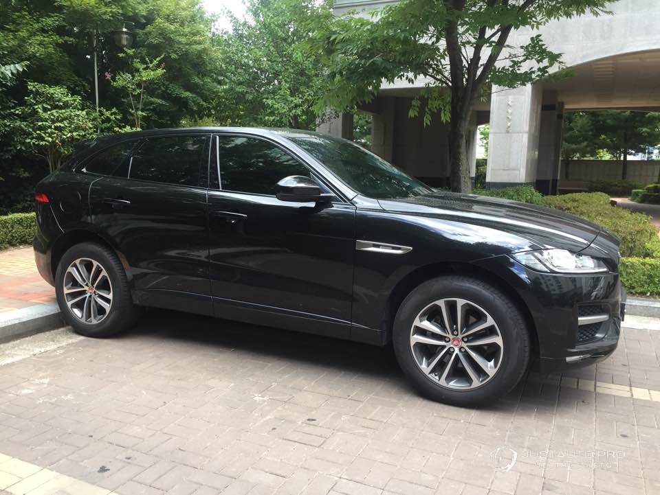Автомобиль Jaguar F-PACE
