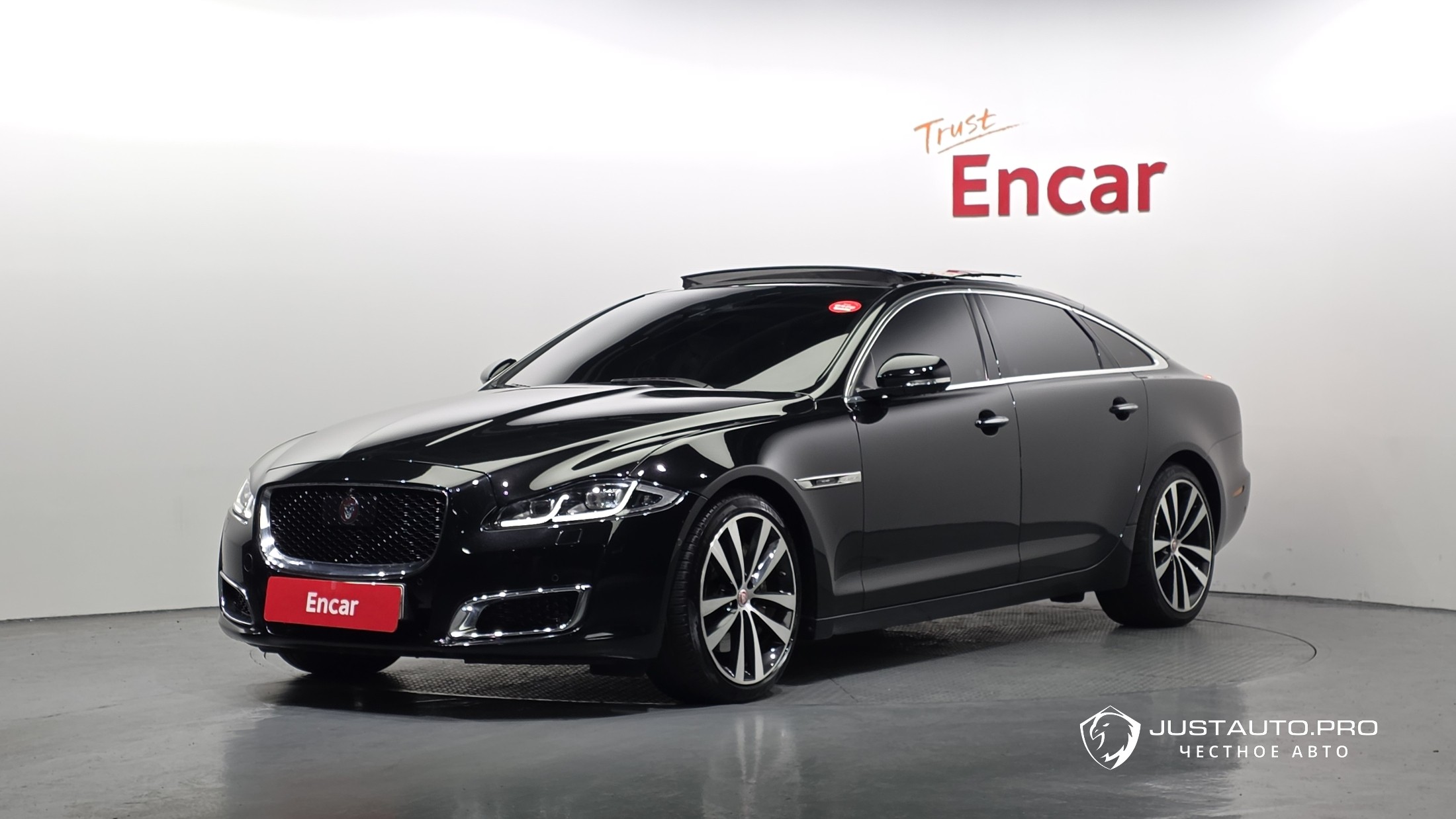 Автомобиль Jaguar XJ