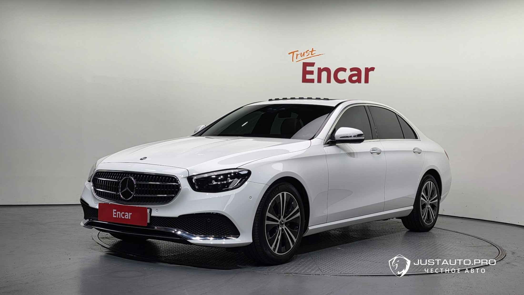 Автомобиль Mercedes-Benz E-Class