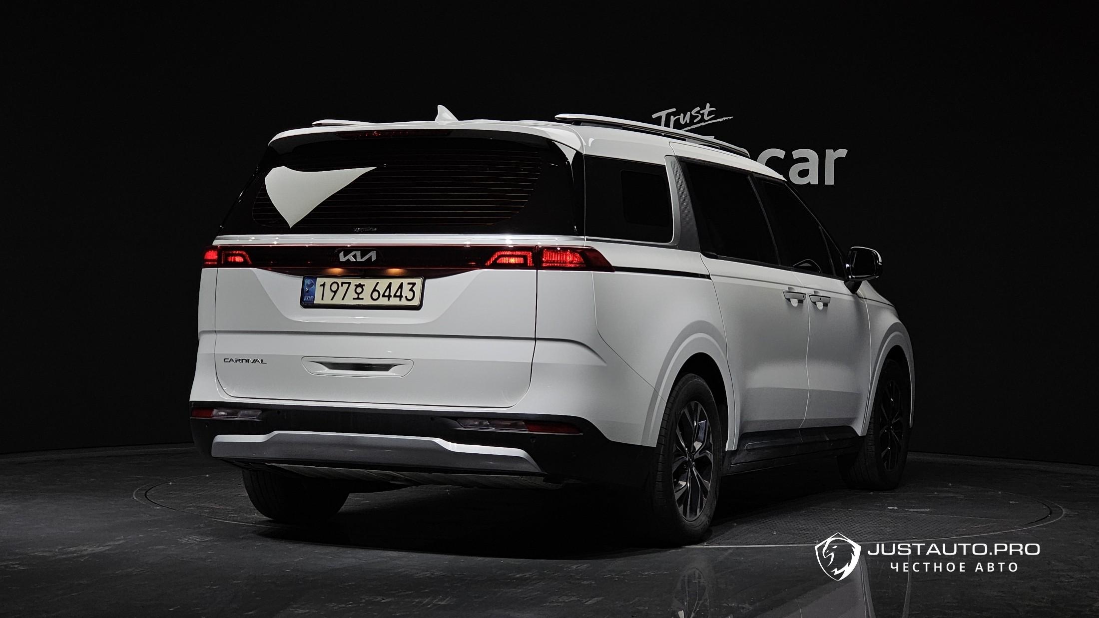 Автомобиль Kia Canival