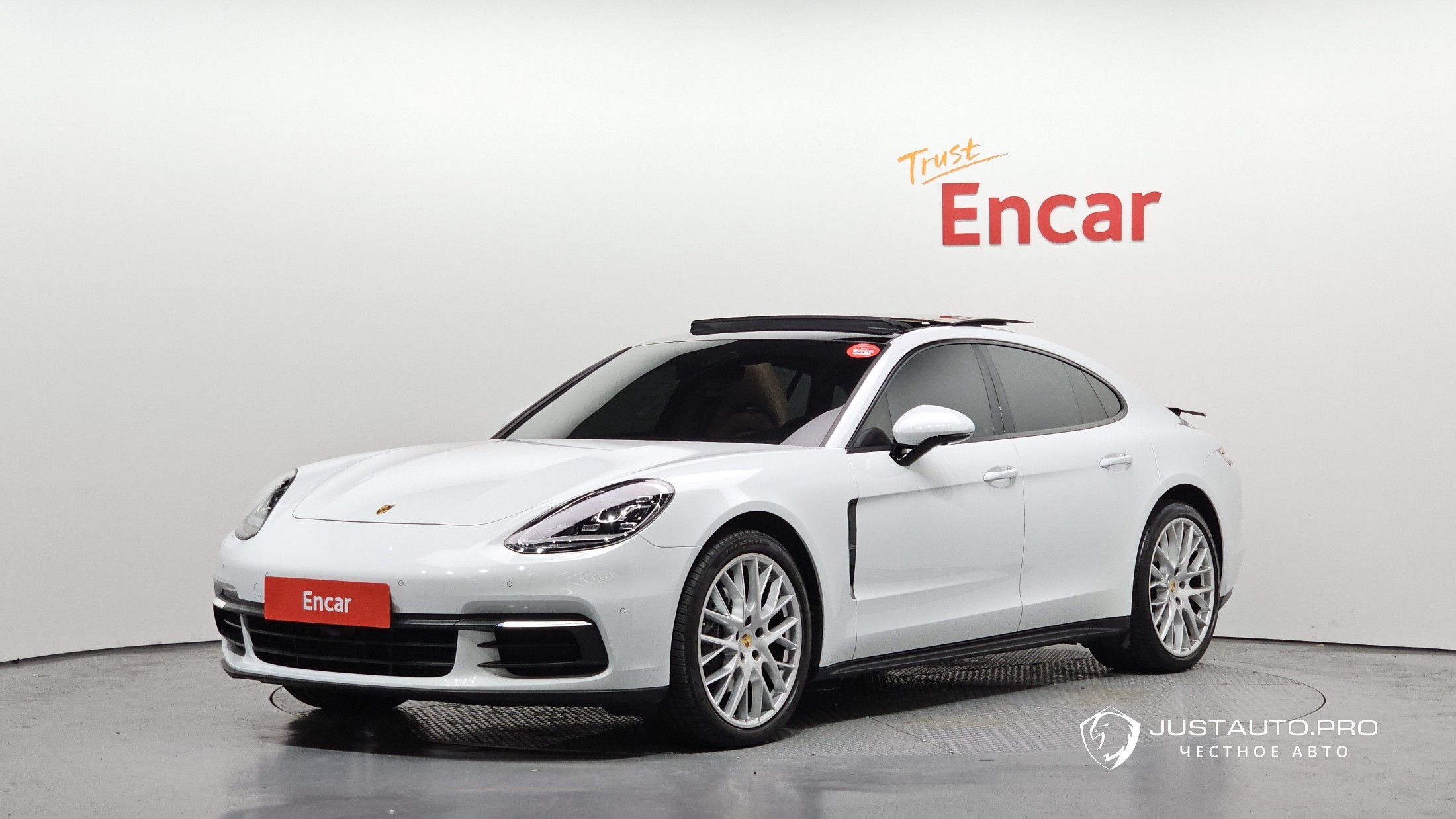 Автомобиль Porsche Panamera