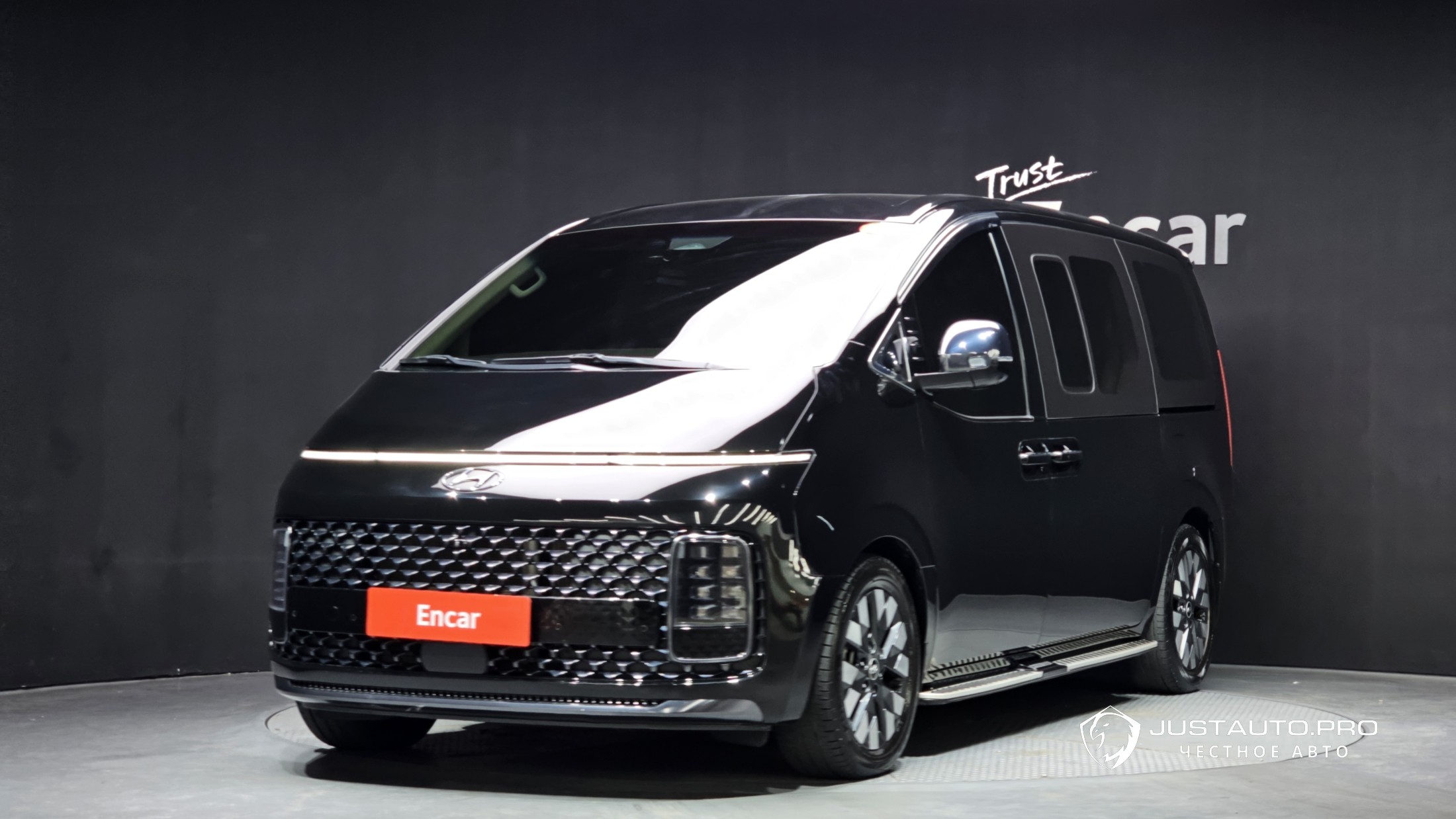 Автомобиль Hyundai Staria