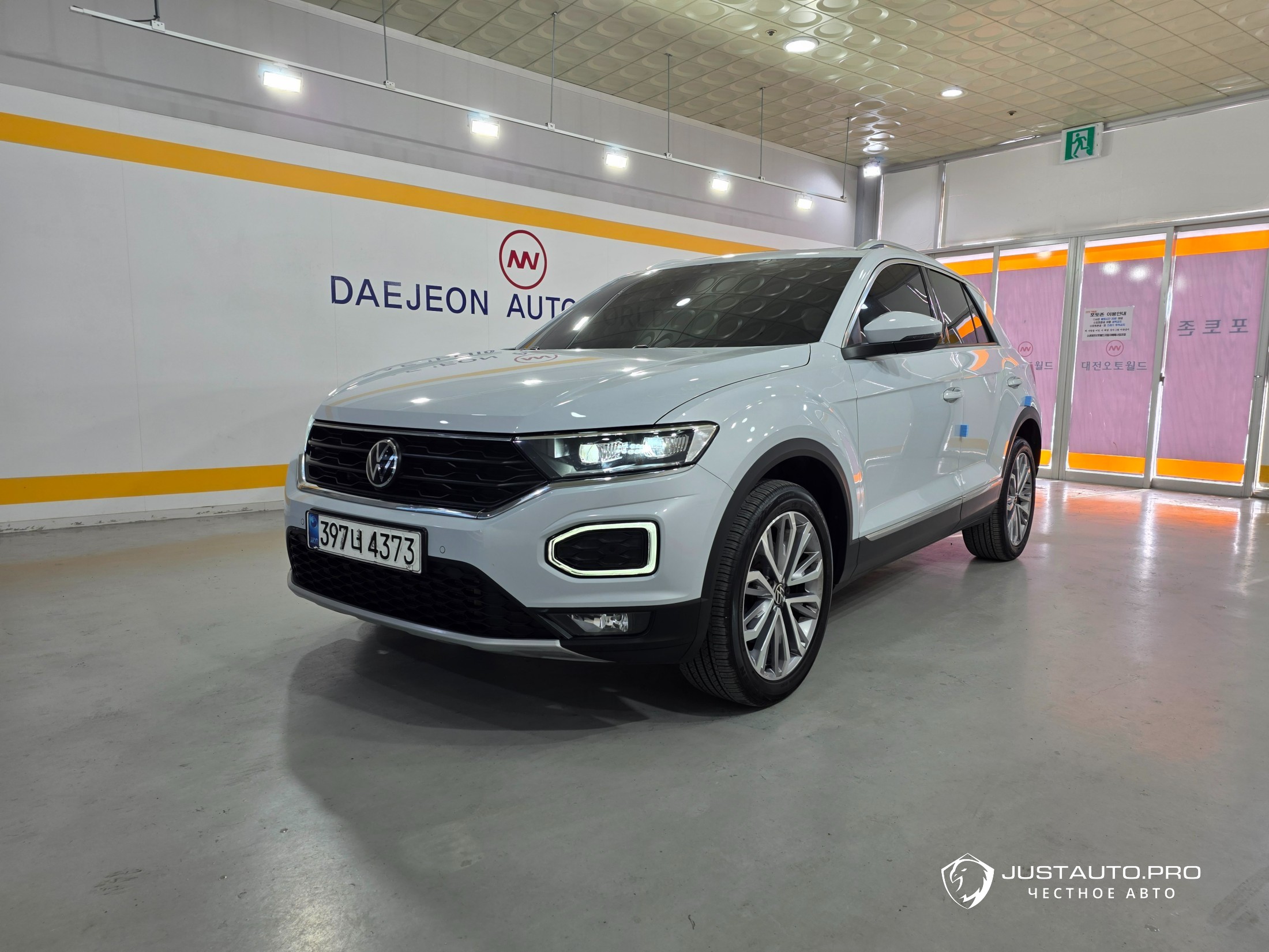 Автомобиль Volkswagen T-Roc