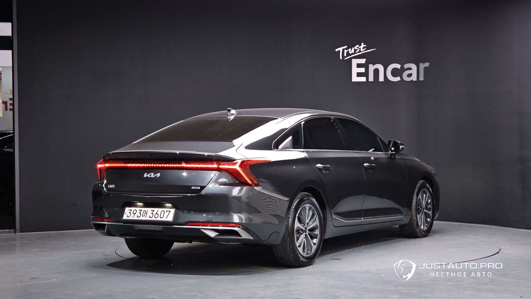Автомобиль Kia K8