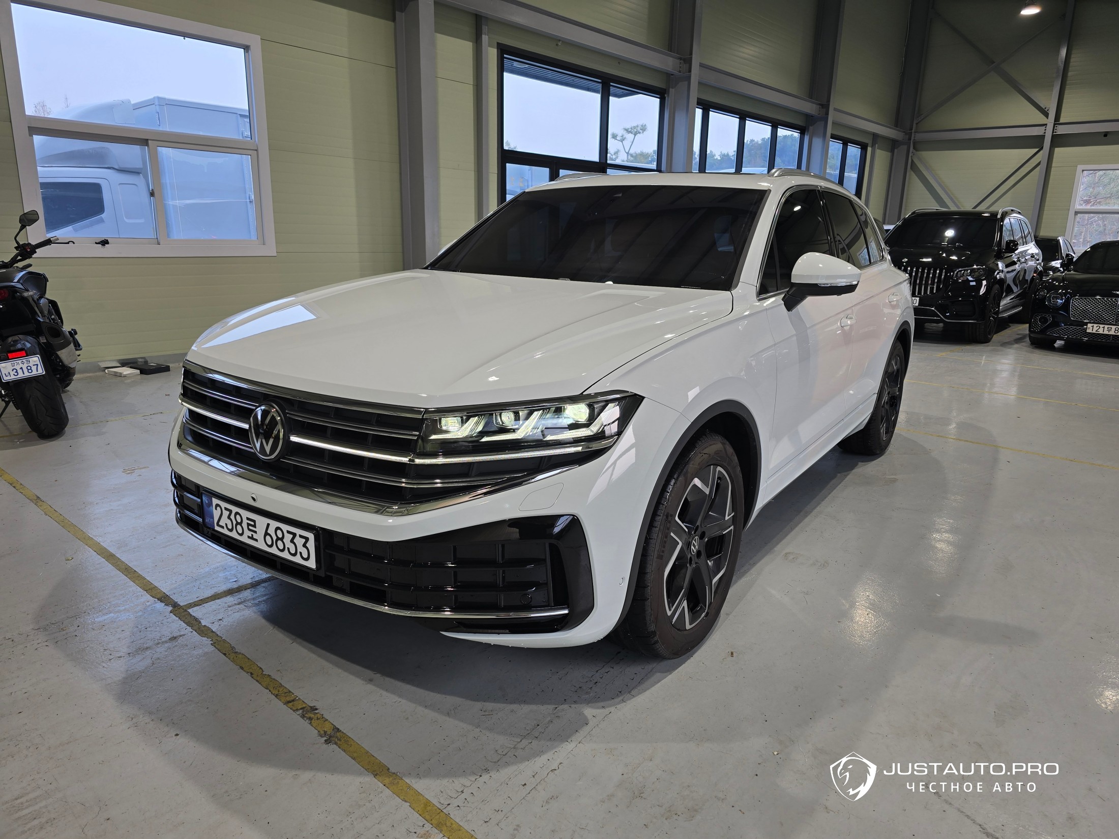 Автомобиль Volkswagen Touareg