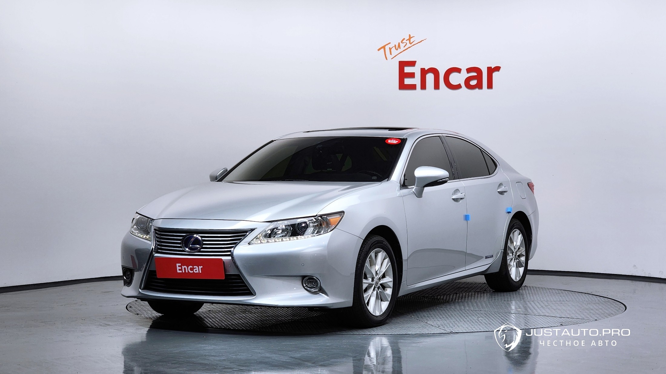Автомобиль Lexus ES