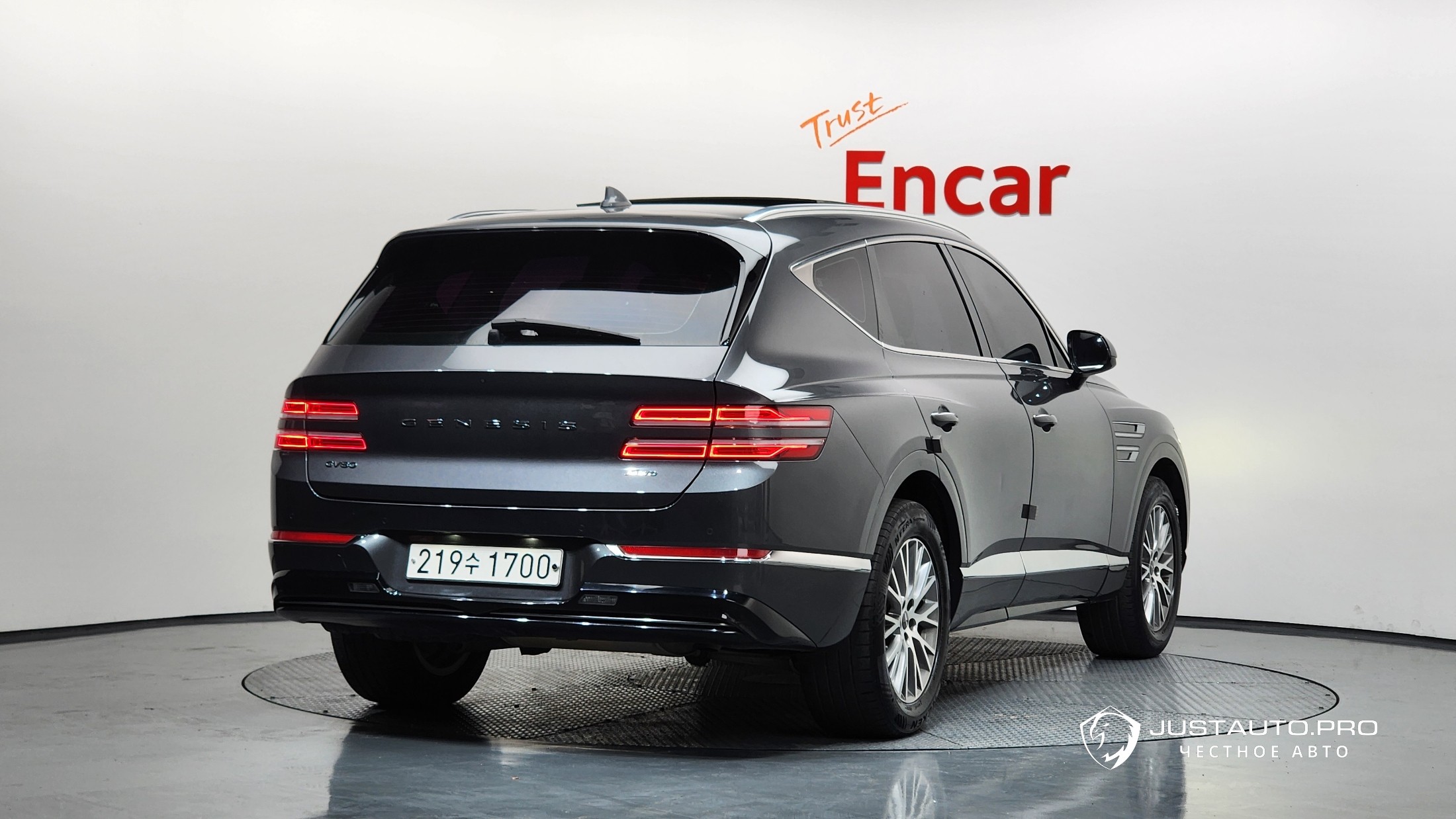 Автомобиль Genesis GV80