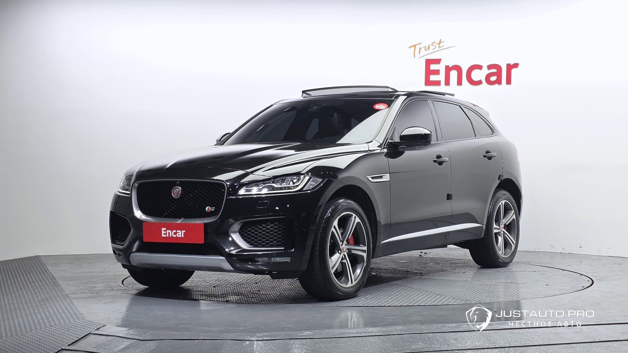 Автомобиль Jaguar F-PACE