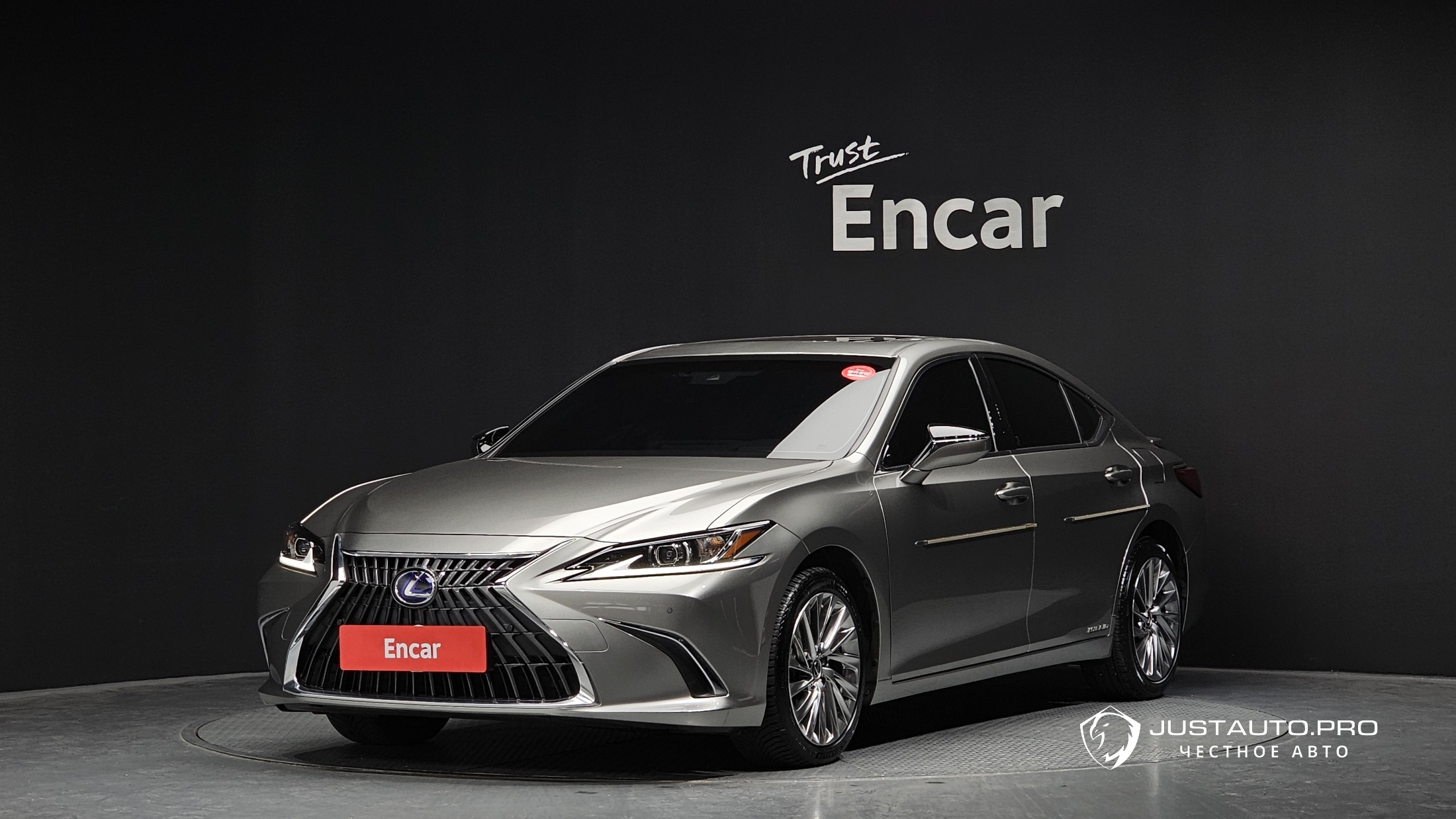Автомобиль Lexus ES