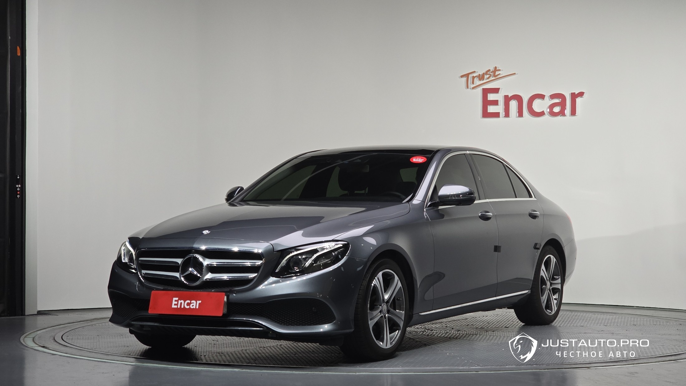 Автомобиль Mercedes-Benz E-Class