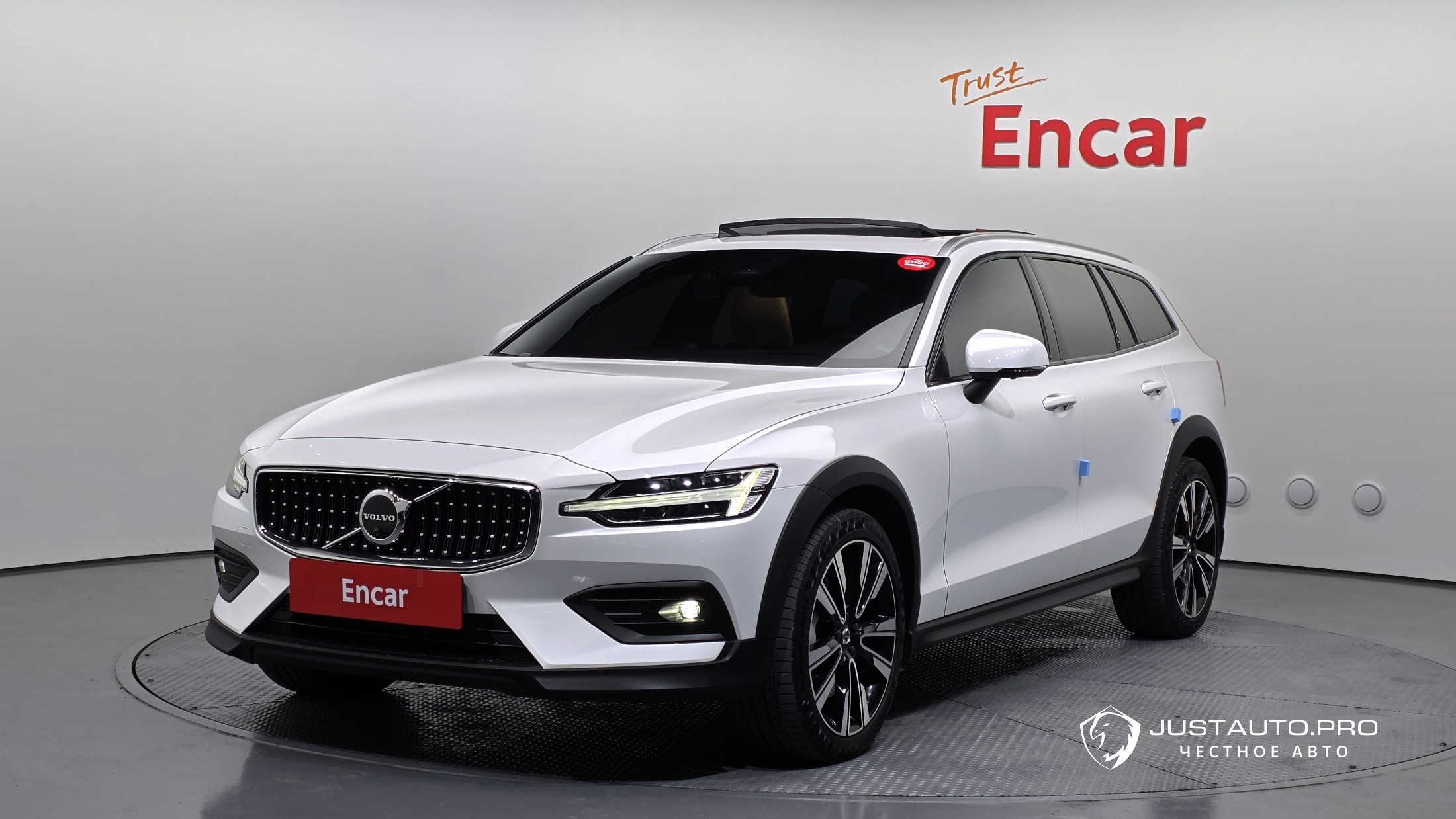 Автомобиль Volvo V60