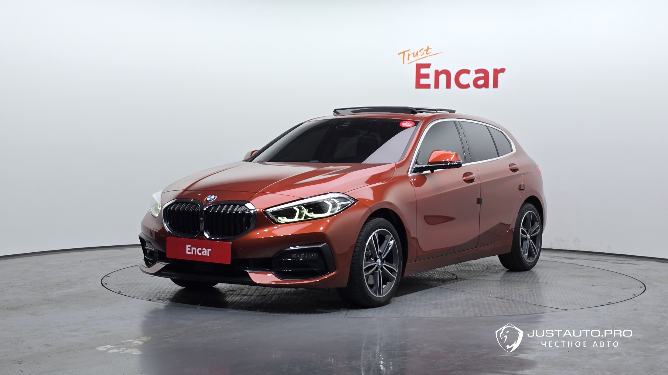 Автомобиль BMW 1-Series