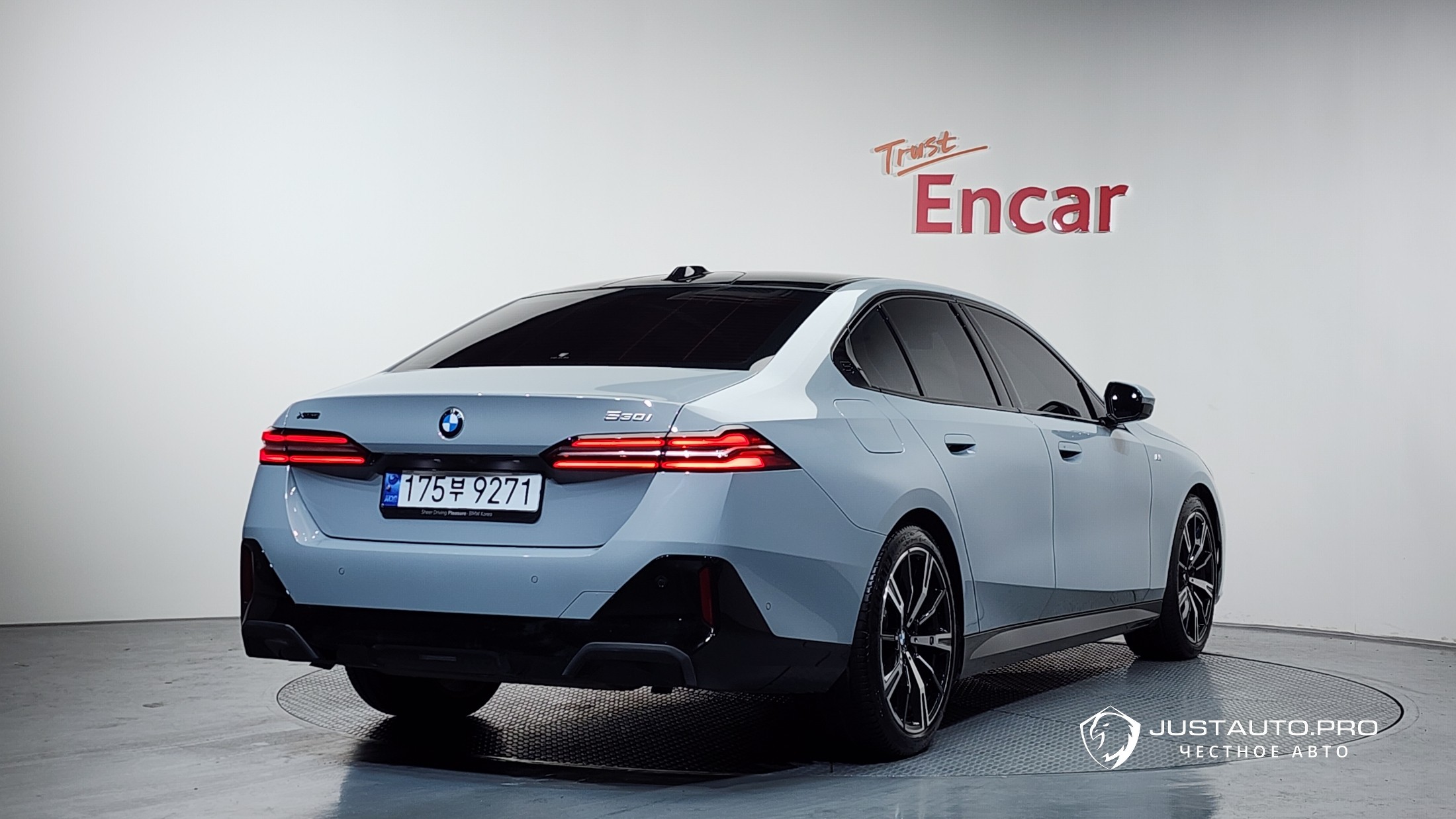 Автомобиль BMW 5-Series