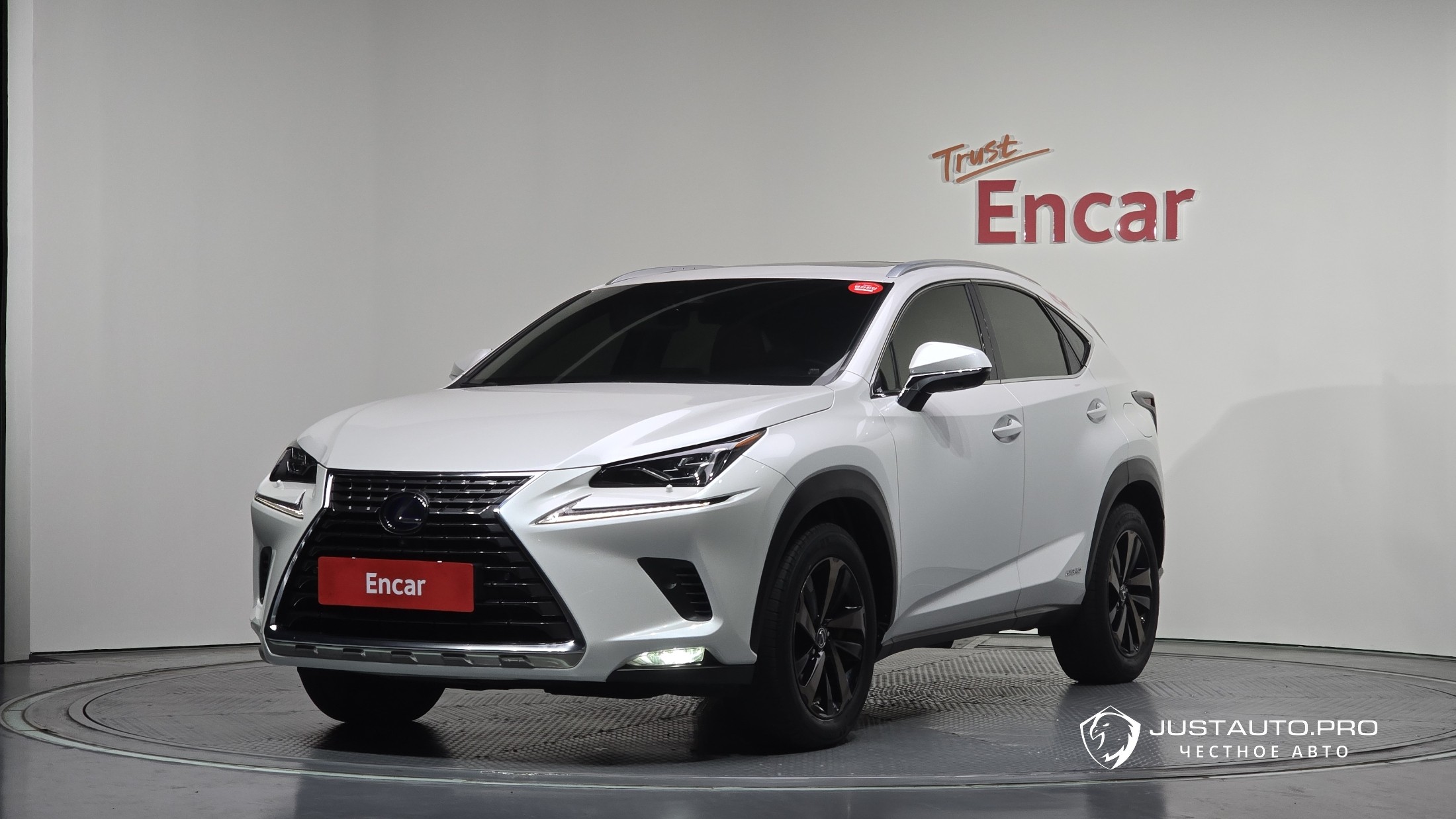 Автомобиль Lexus NX