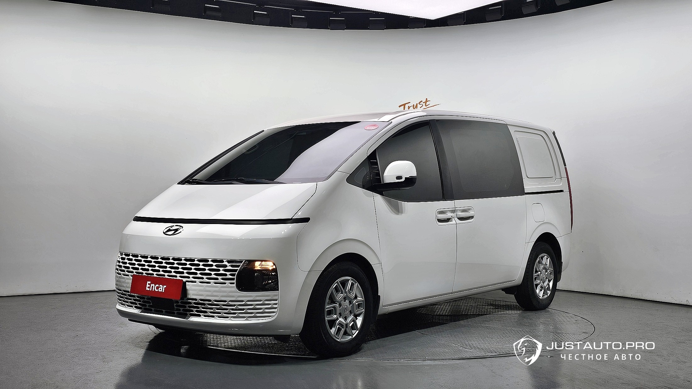 Автомобиль Hyundai Staria