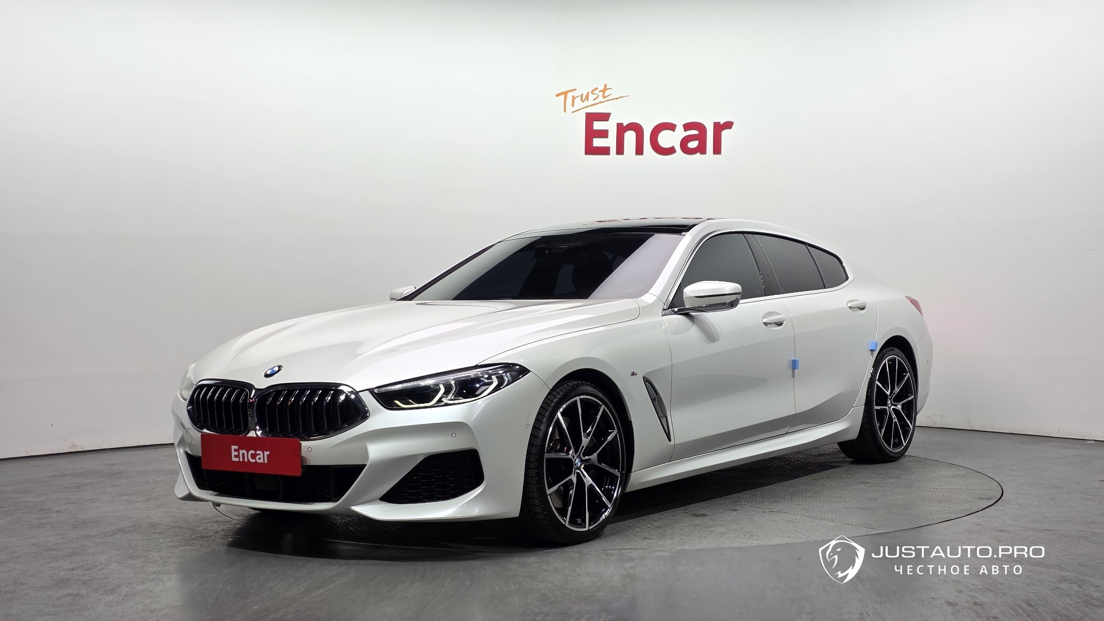 Автомобиль BMW 8-Series