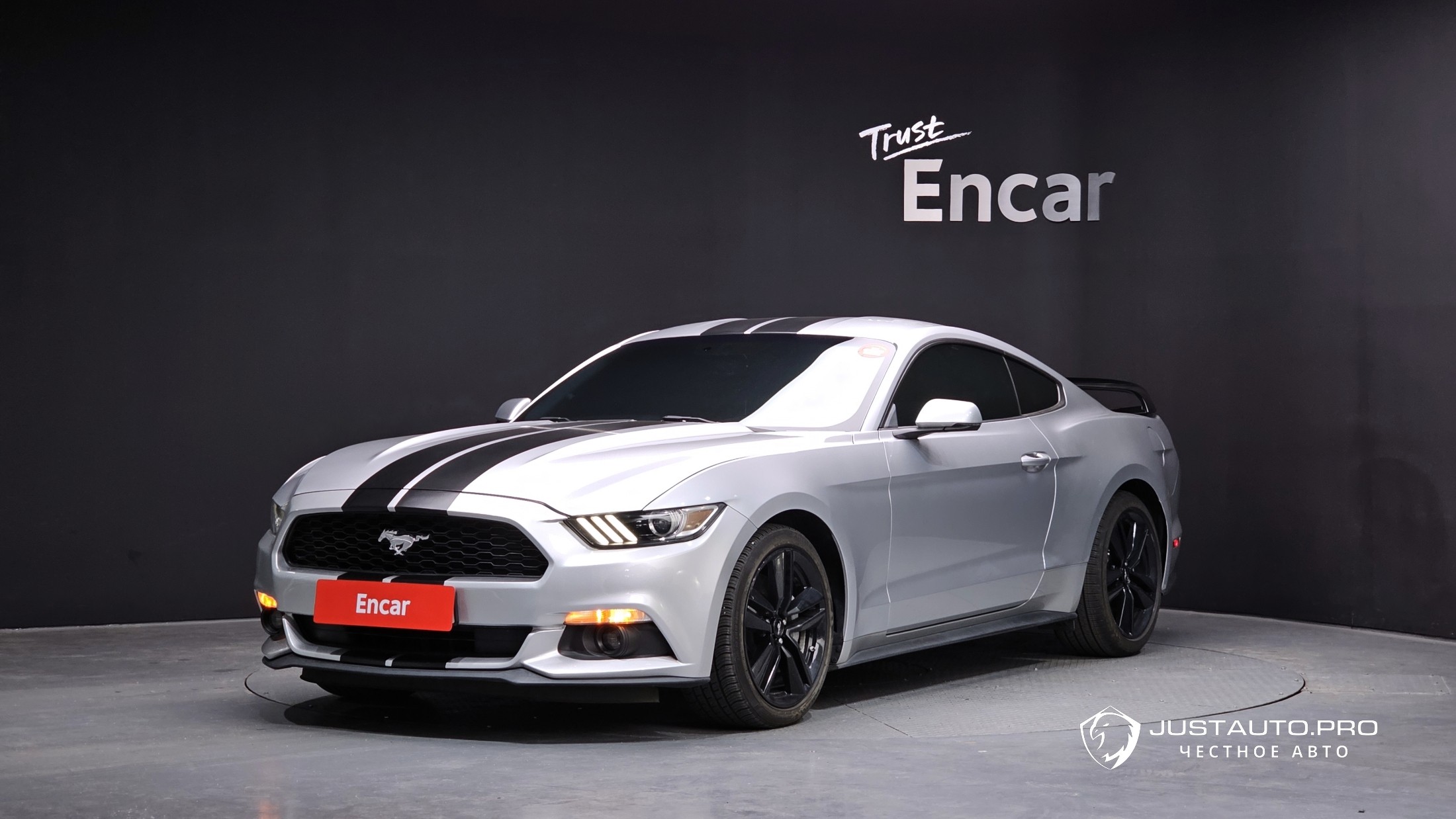 Автомобиль Ford Mustang