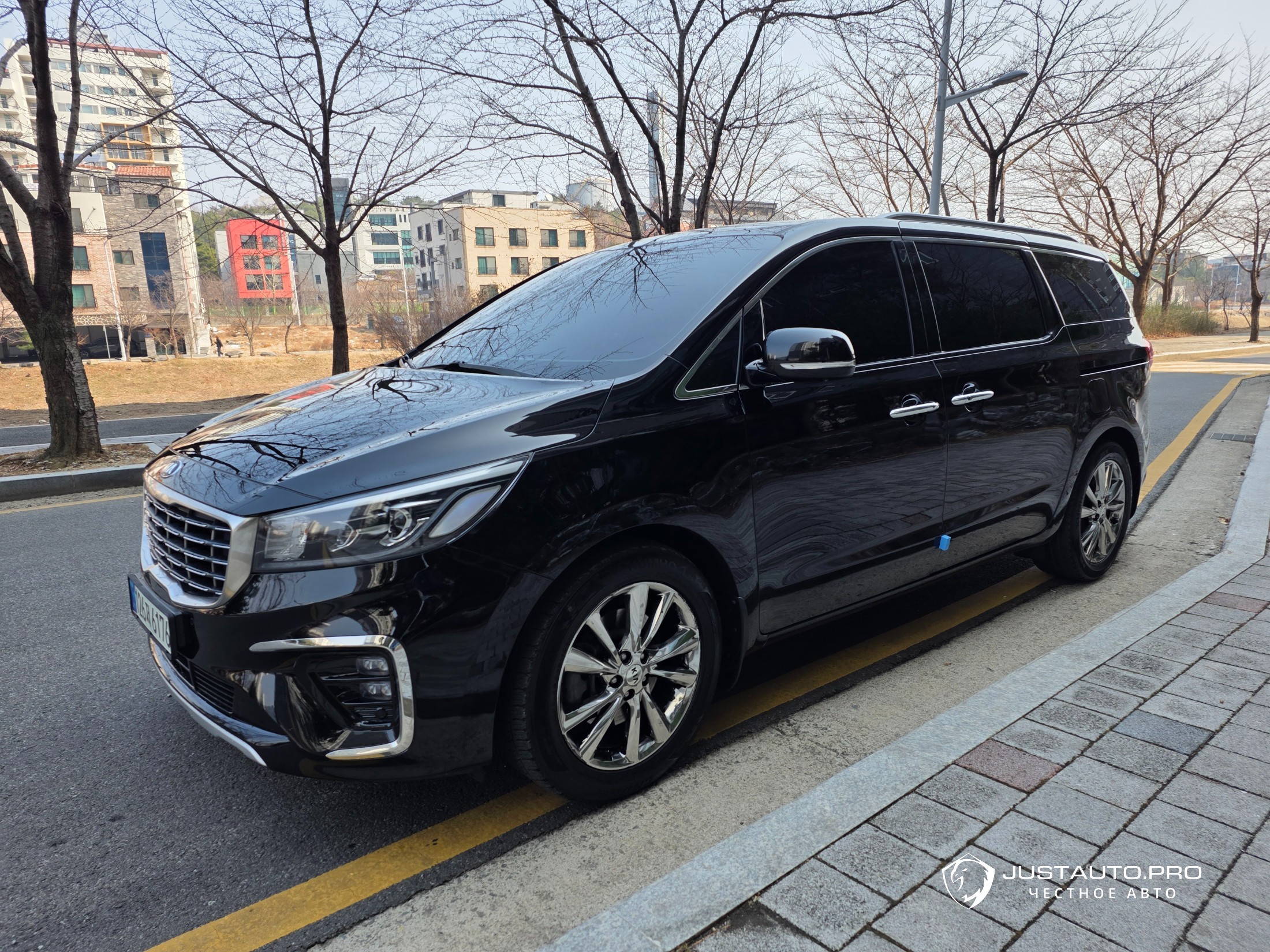 Автомобиль Kia Canival