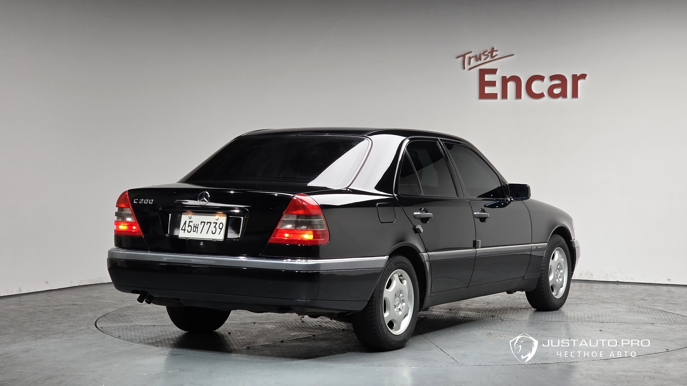 Автомобиль Mercedes-Benz C-Class