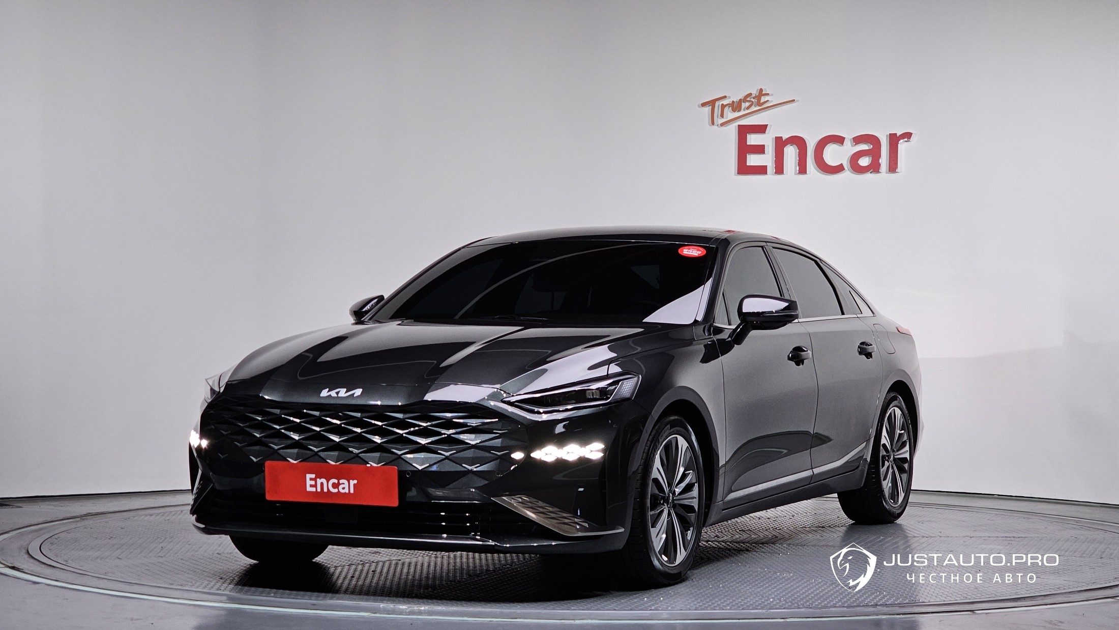 Автомобиль Kia K8