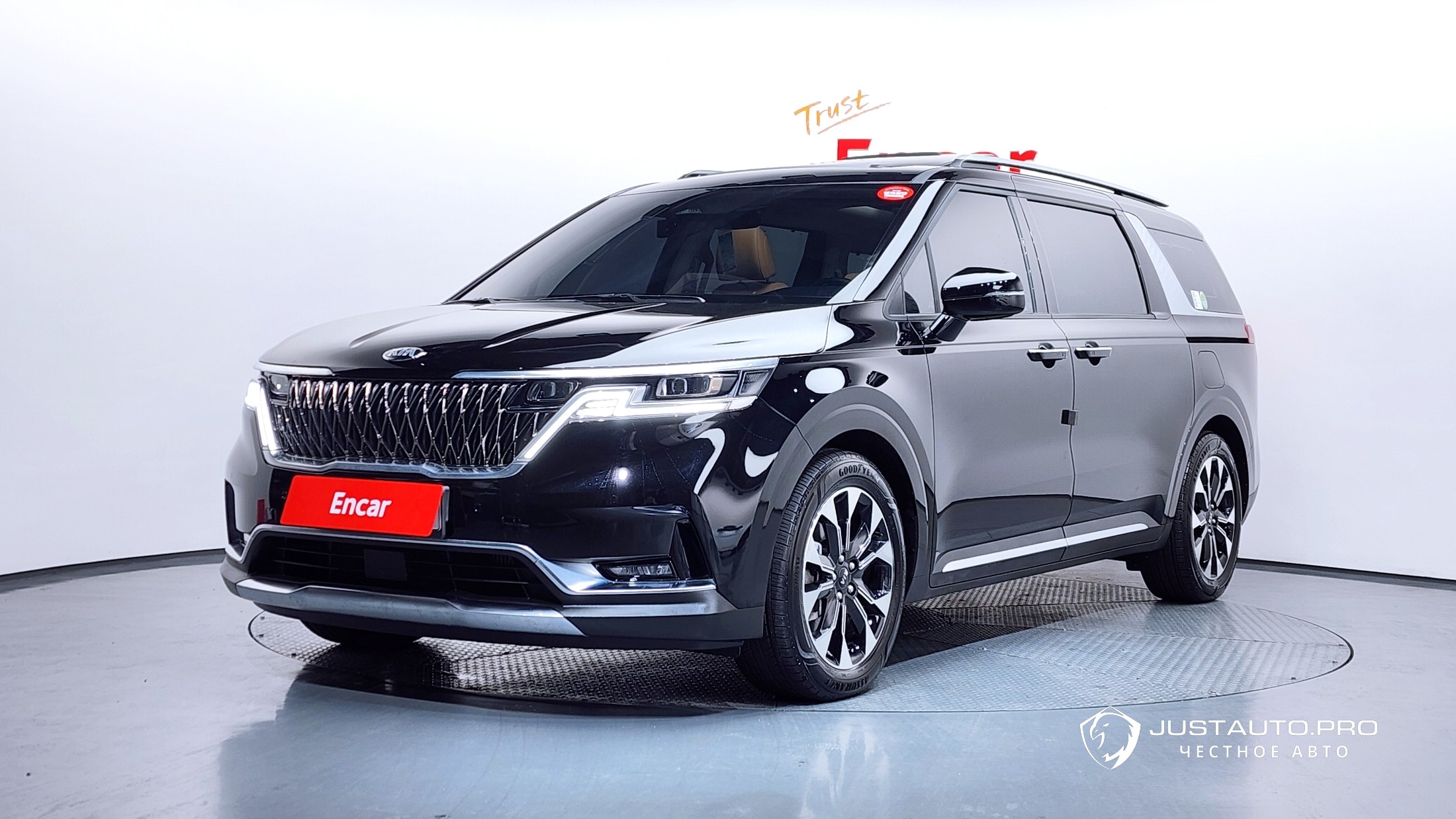 Автомобиль Kia Canival