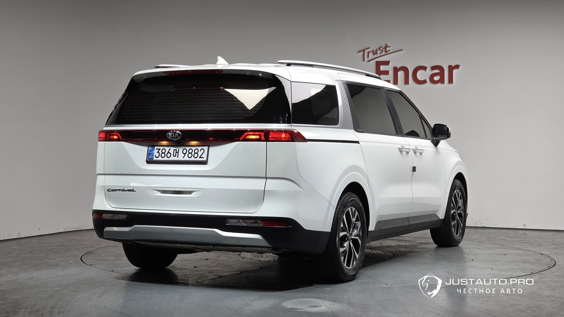 Автомобиль Kia Canival