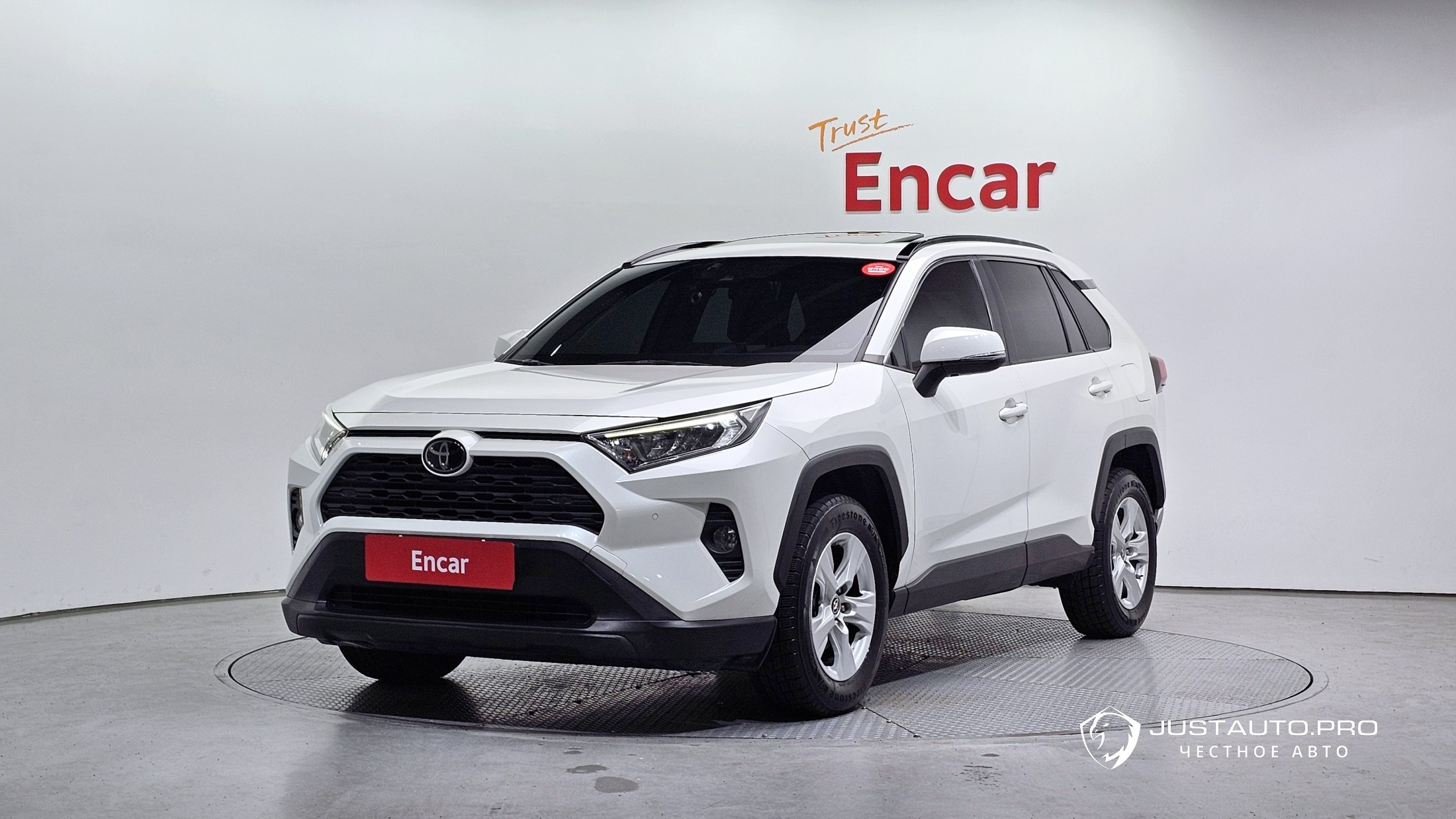 Автомобиль Toyota RAV4