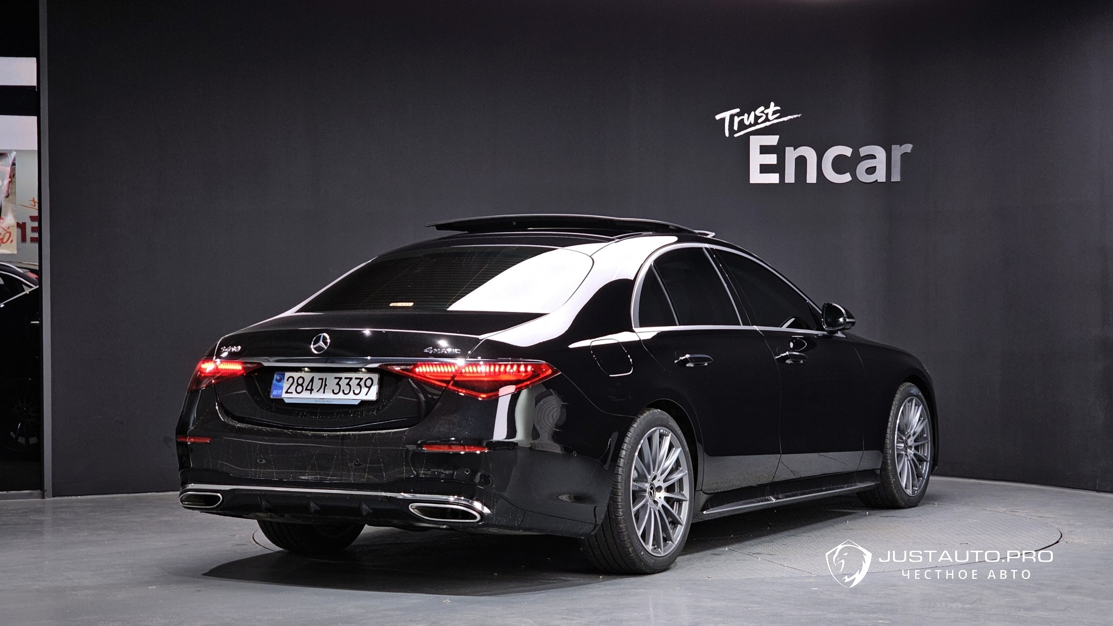 Автомобиль Mercedes-Benz S-Class