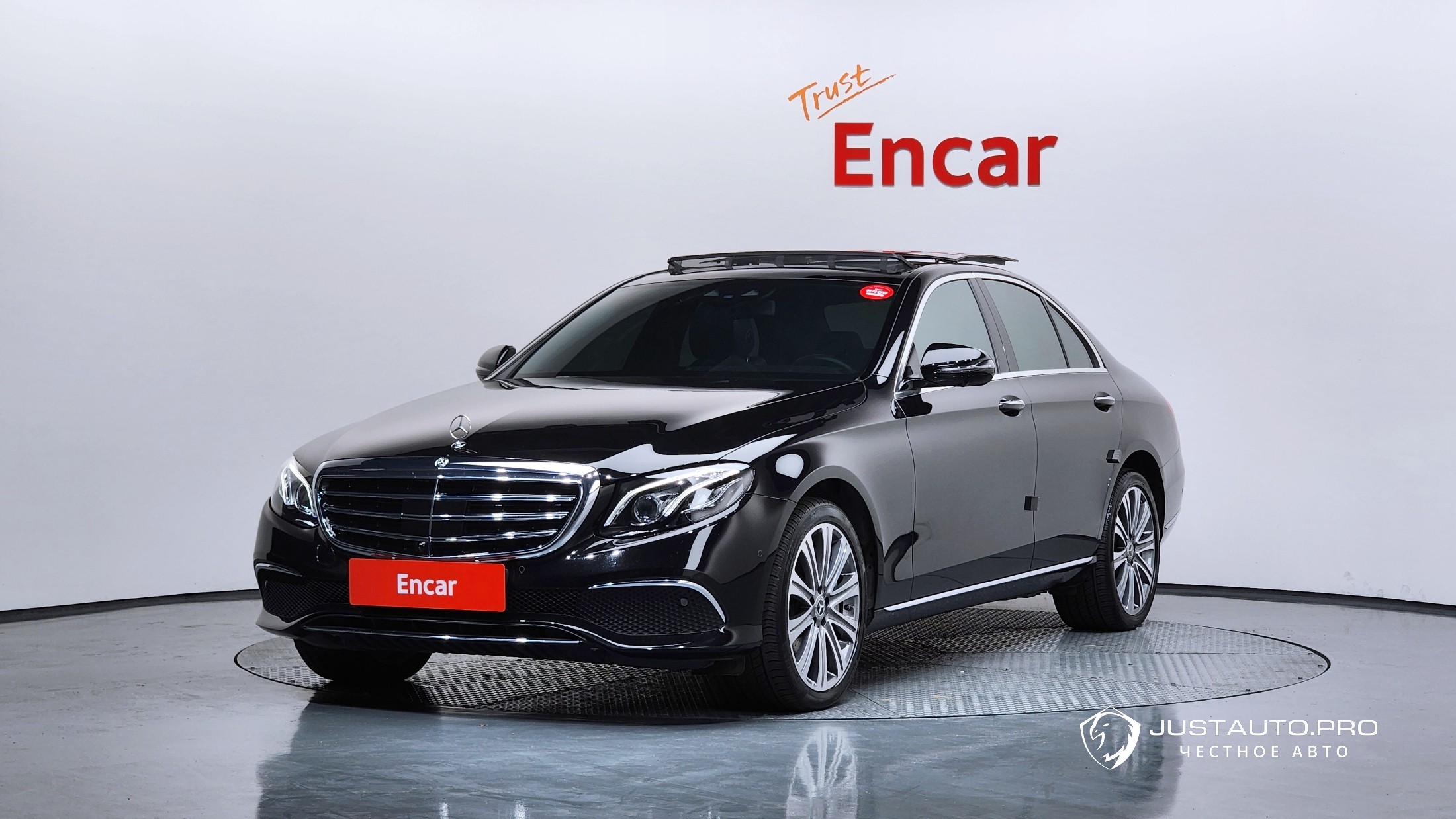Автомобиль Mercedes-Benz E-Class