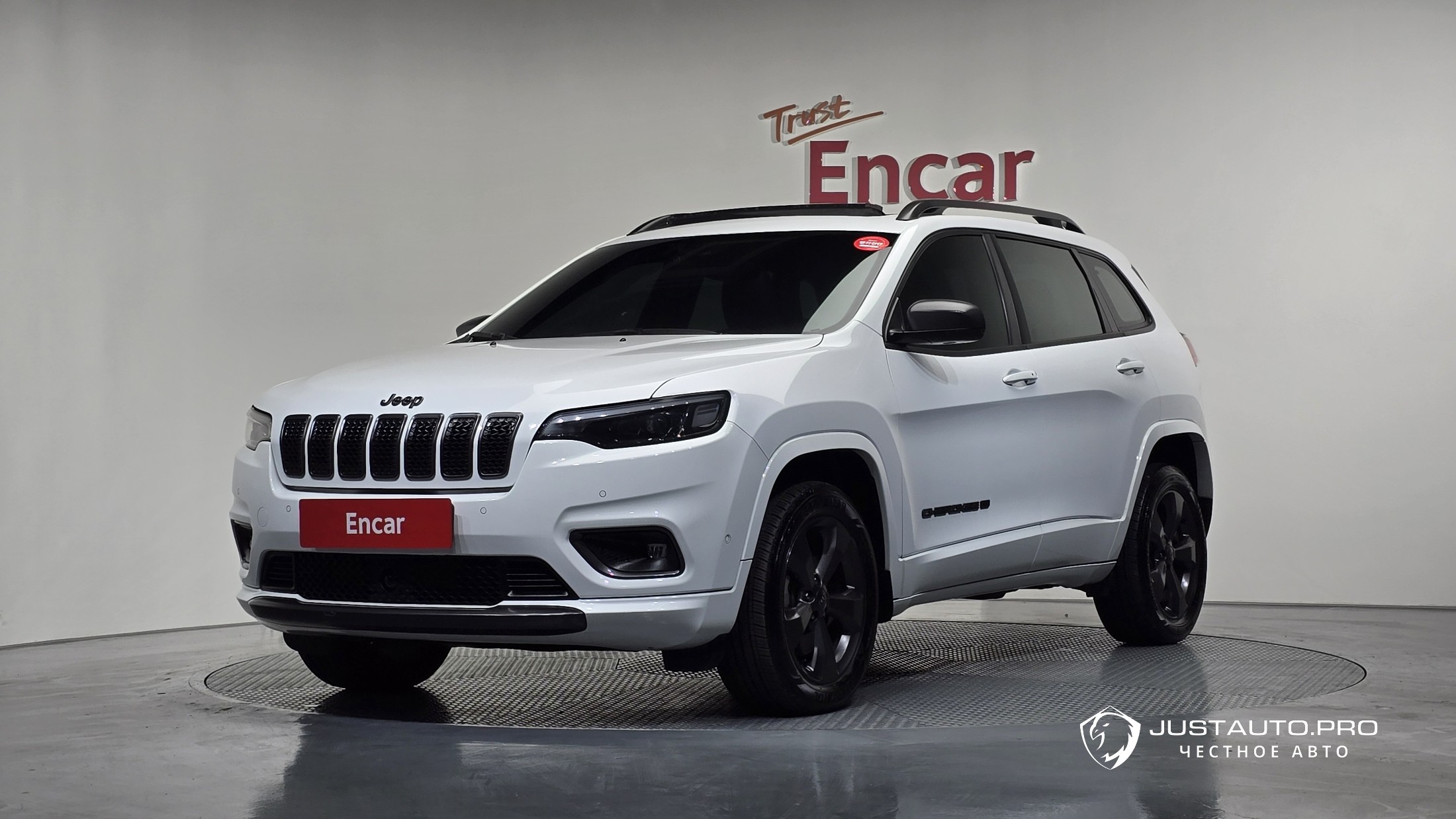 Автомобиль Jeep Cherokee