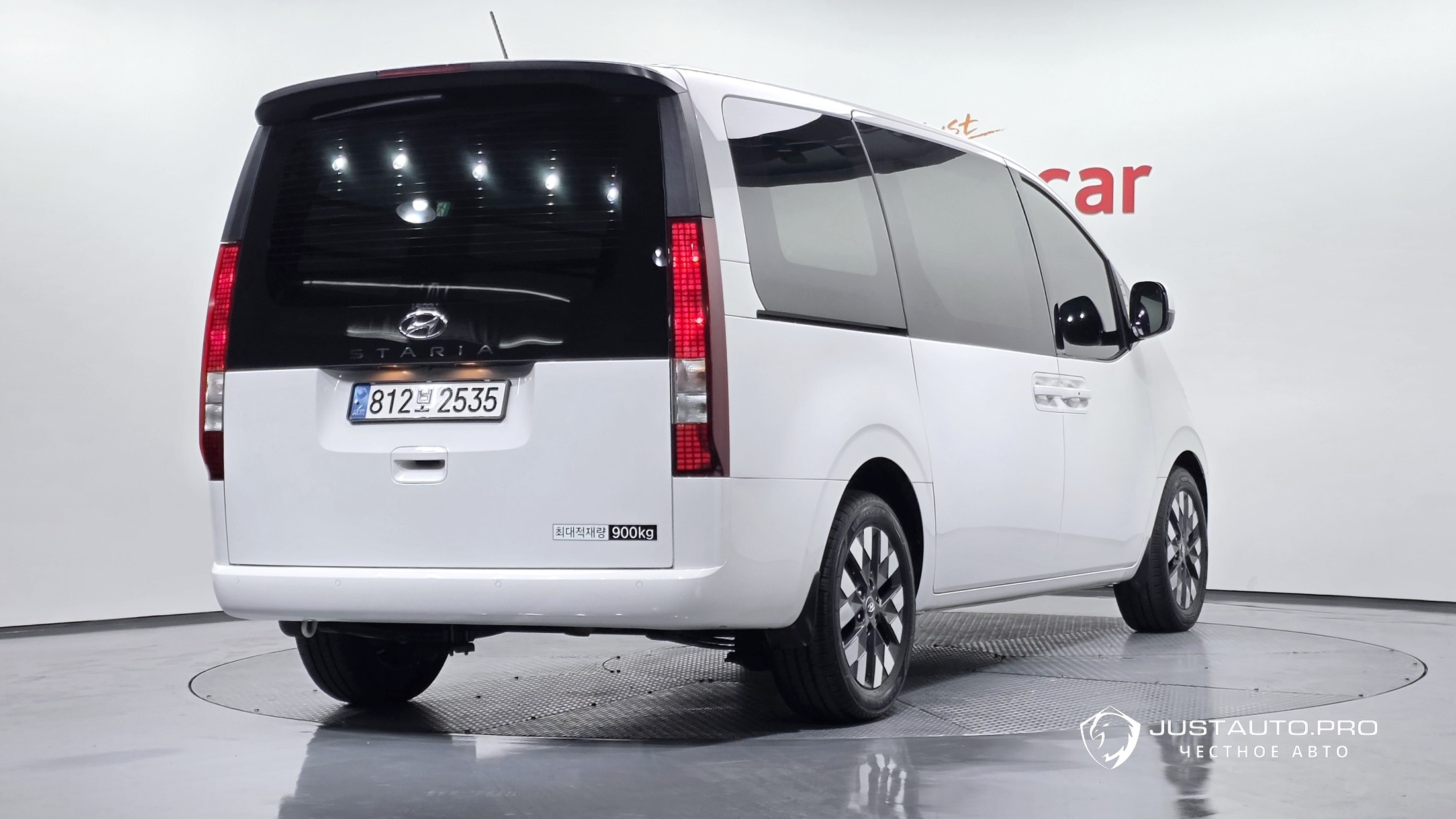 Автомобиль Hyundai Staria