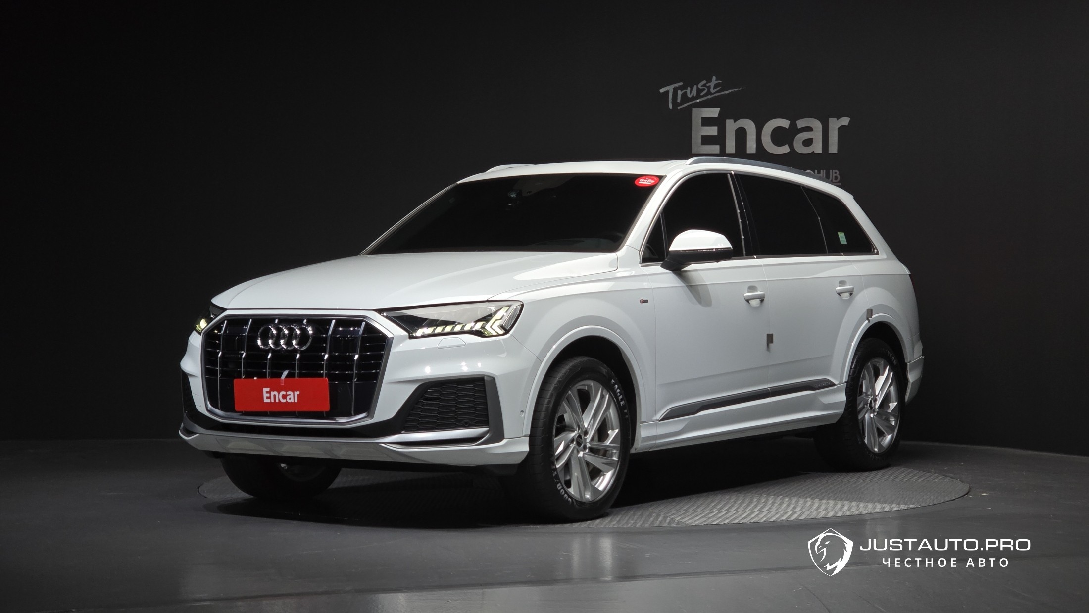 Автомобиль Audi Q7