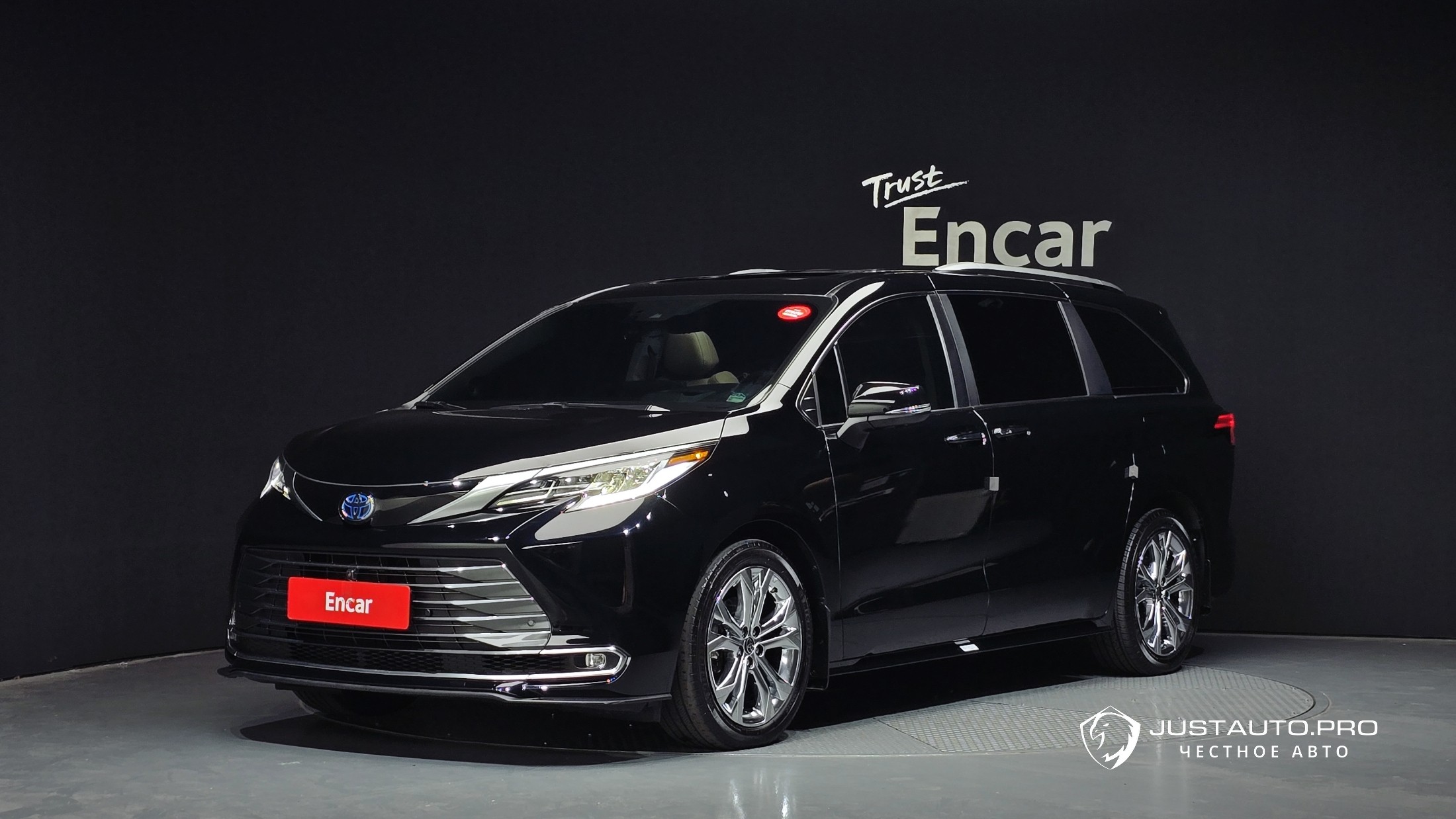 Автомобиль Toyota Sienna