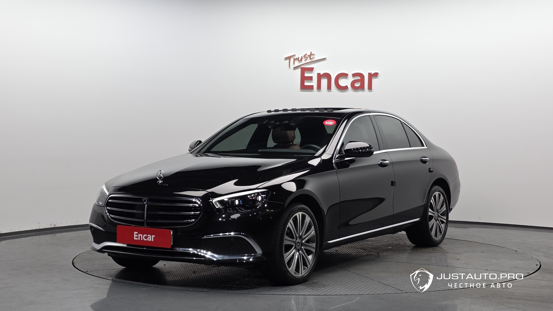 Автомобиль Mercedes-Benz E-Class